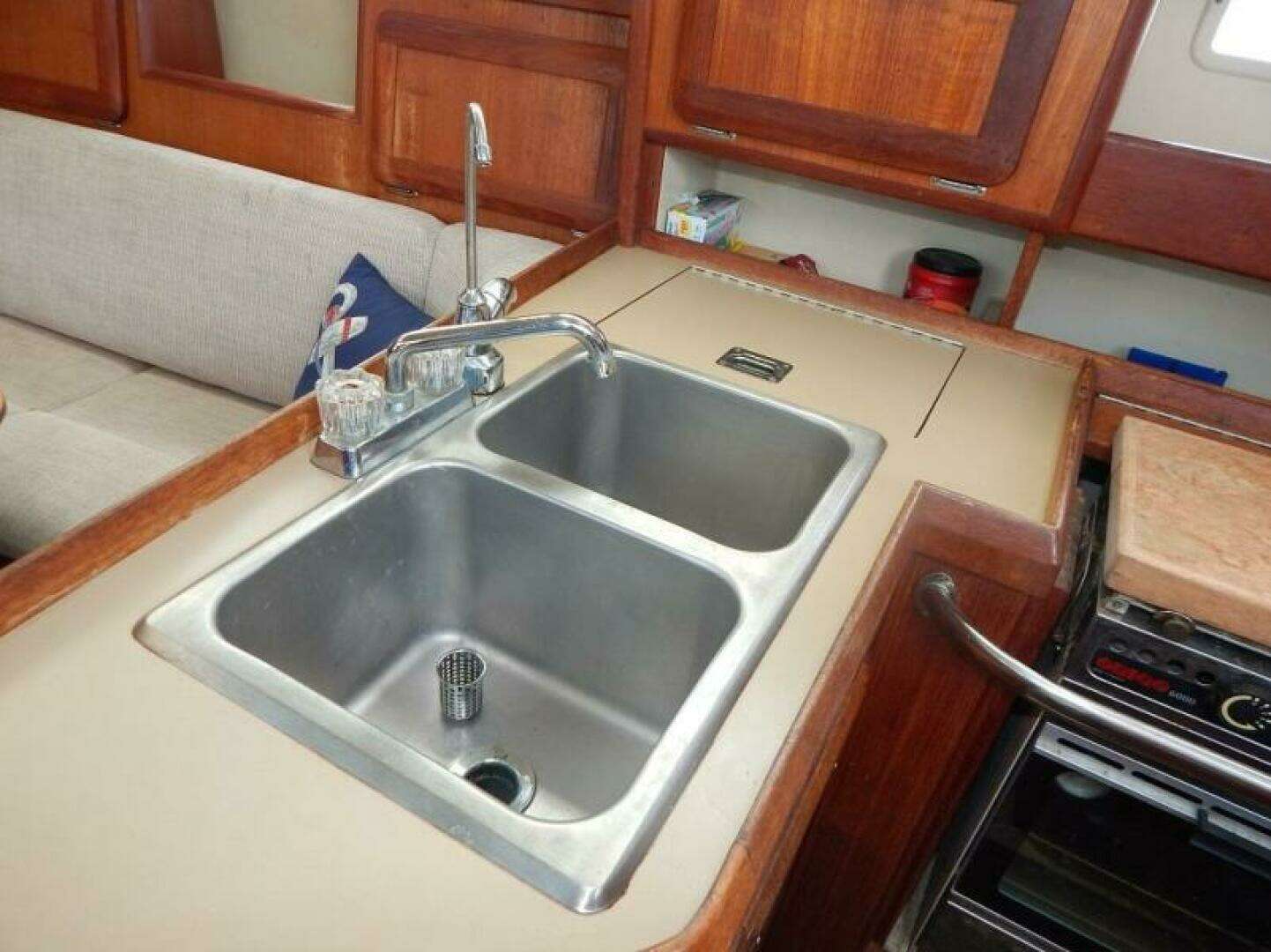 1992 Hunter 33.5 - Image 19