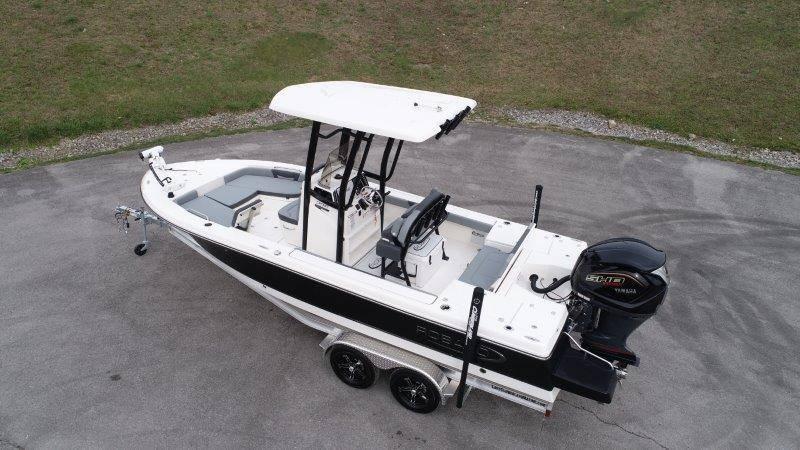 2025 Robalo 226 Cayman - 4