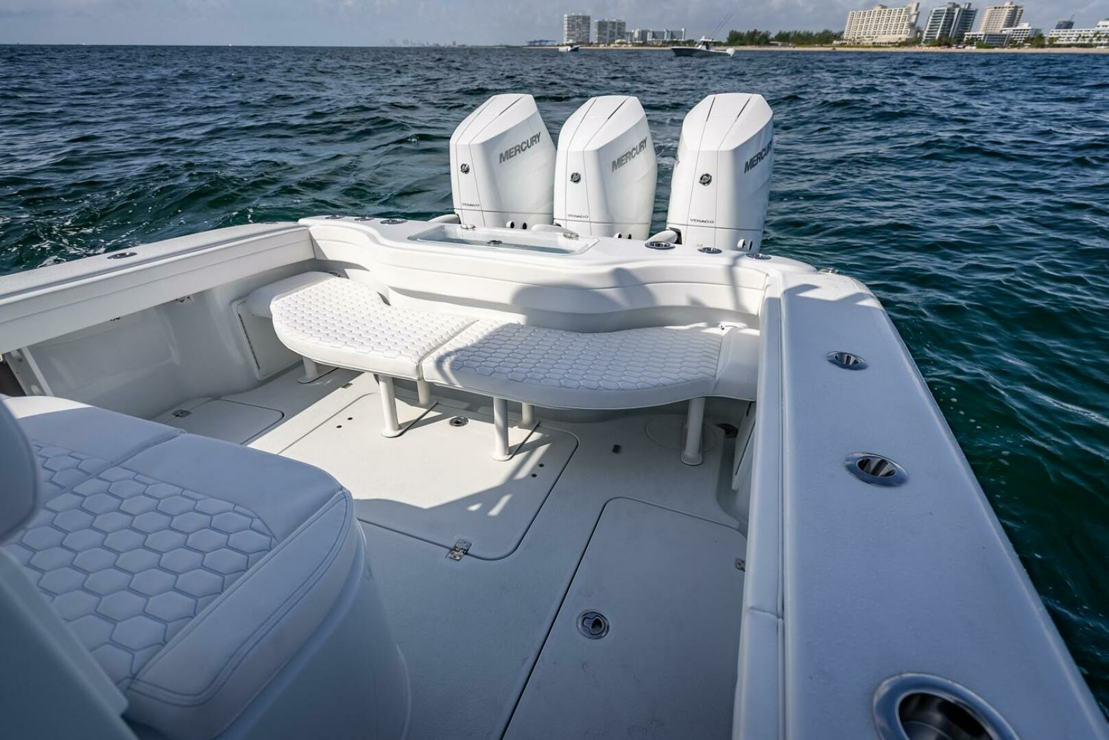 2025 Yellowfin 34 Offshore - Image 19