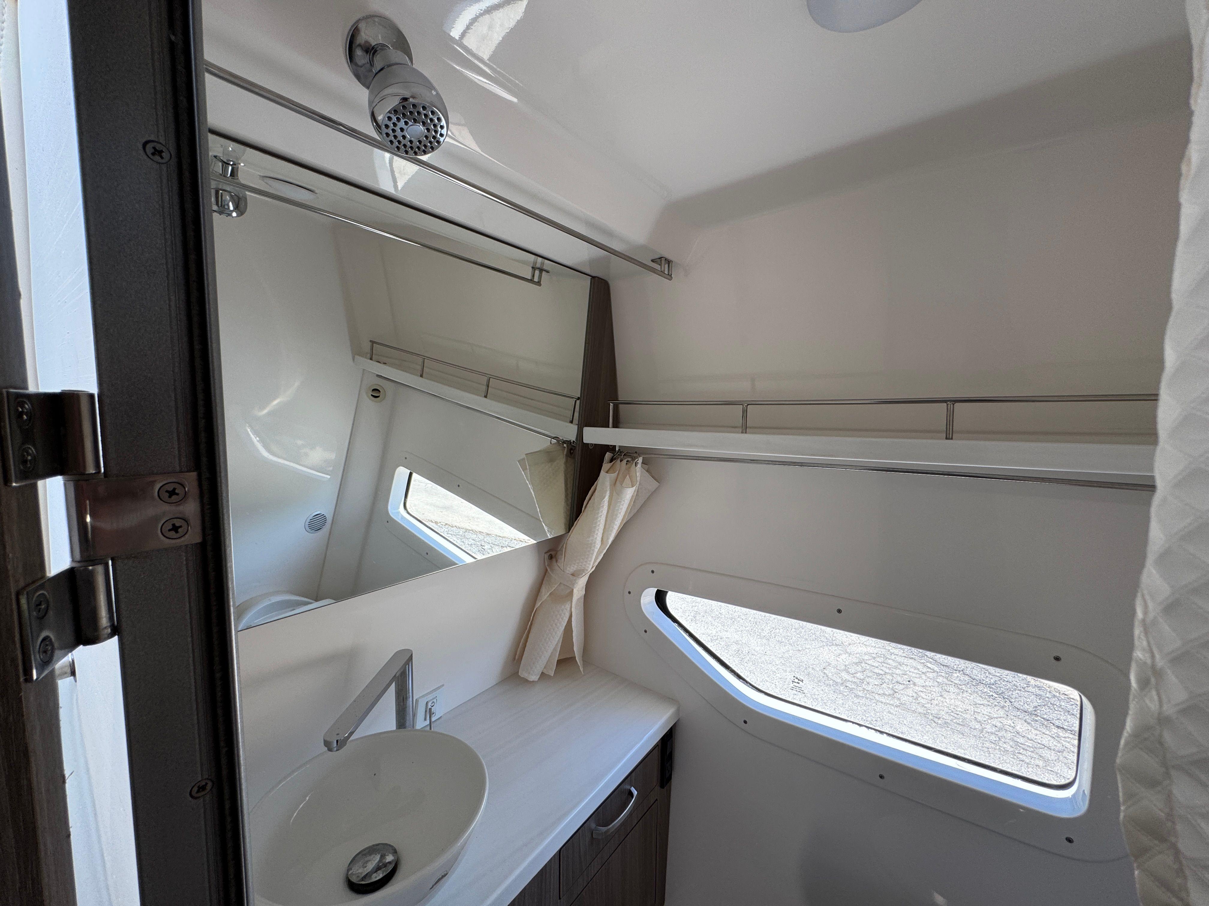 2023 REGAL 33 EXPRESS - Image 34