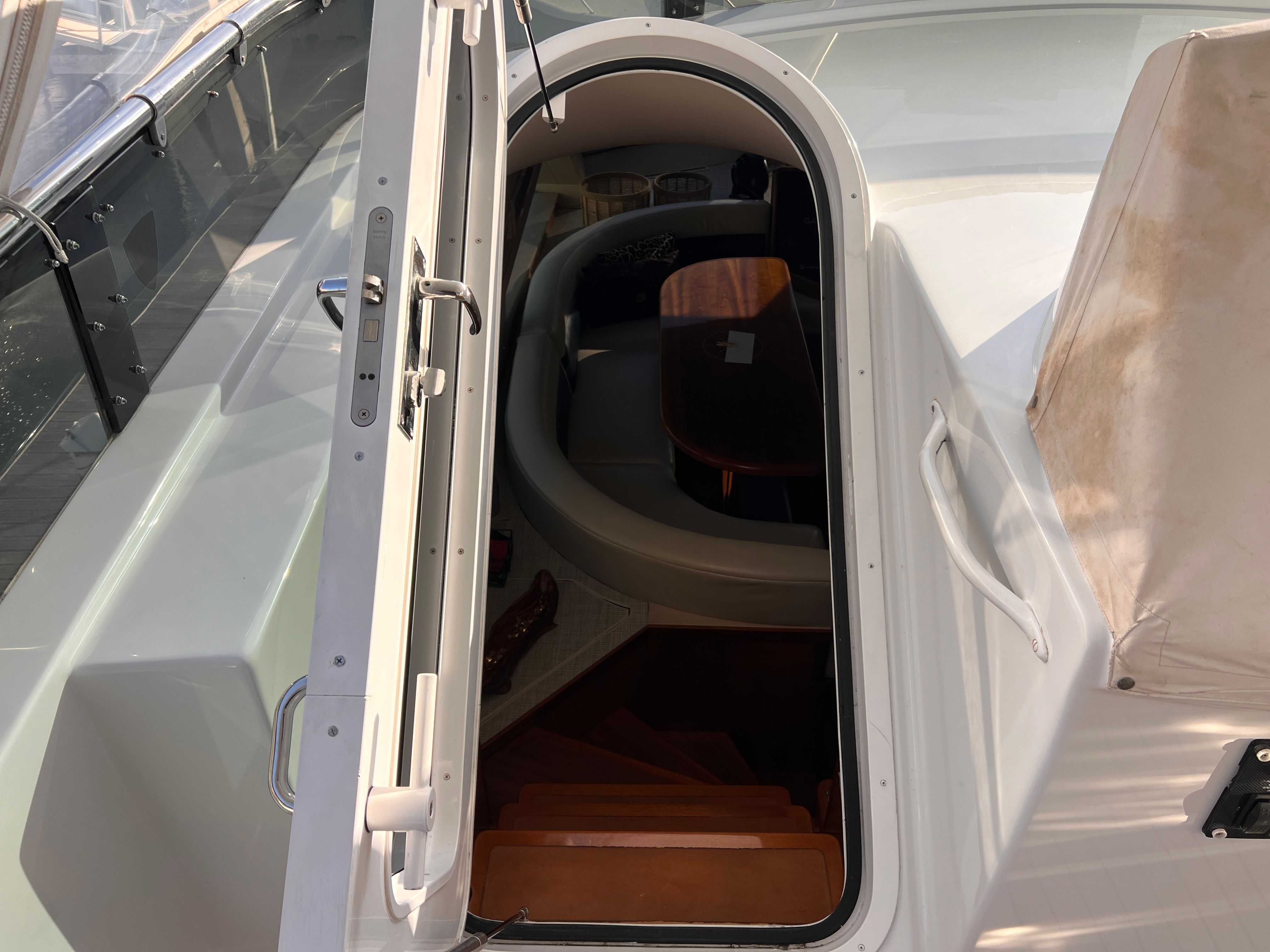 2006 Hatteras 64 Motor Yacht - 41