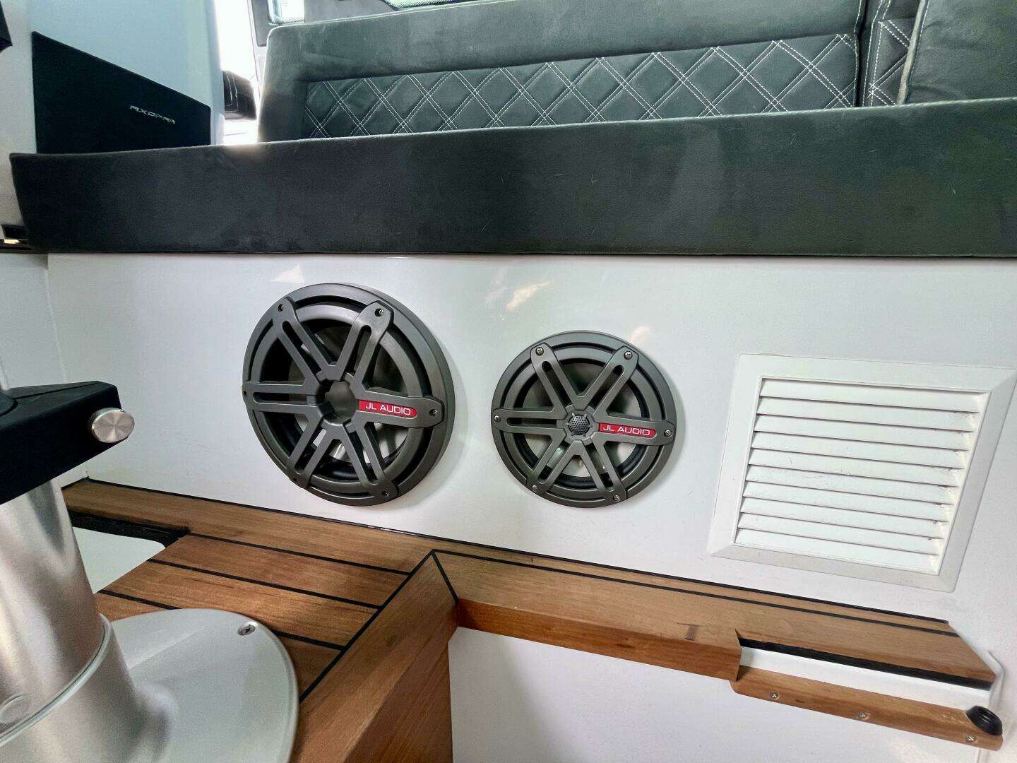 2018 Axopar 37 Sport Cabin R - Image 35