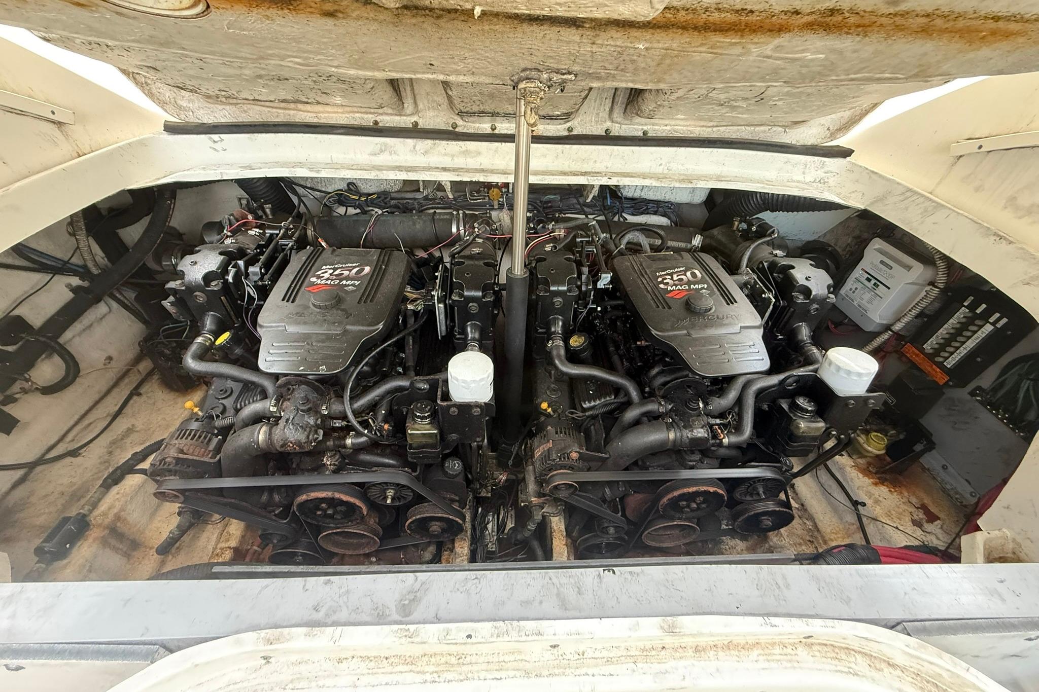 Twin engines in a 2005 Sea Ray 290 SLX boat, showcasing powerful Mercury 350 MAG MPI motors.