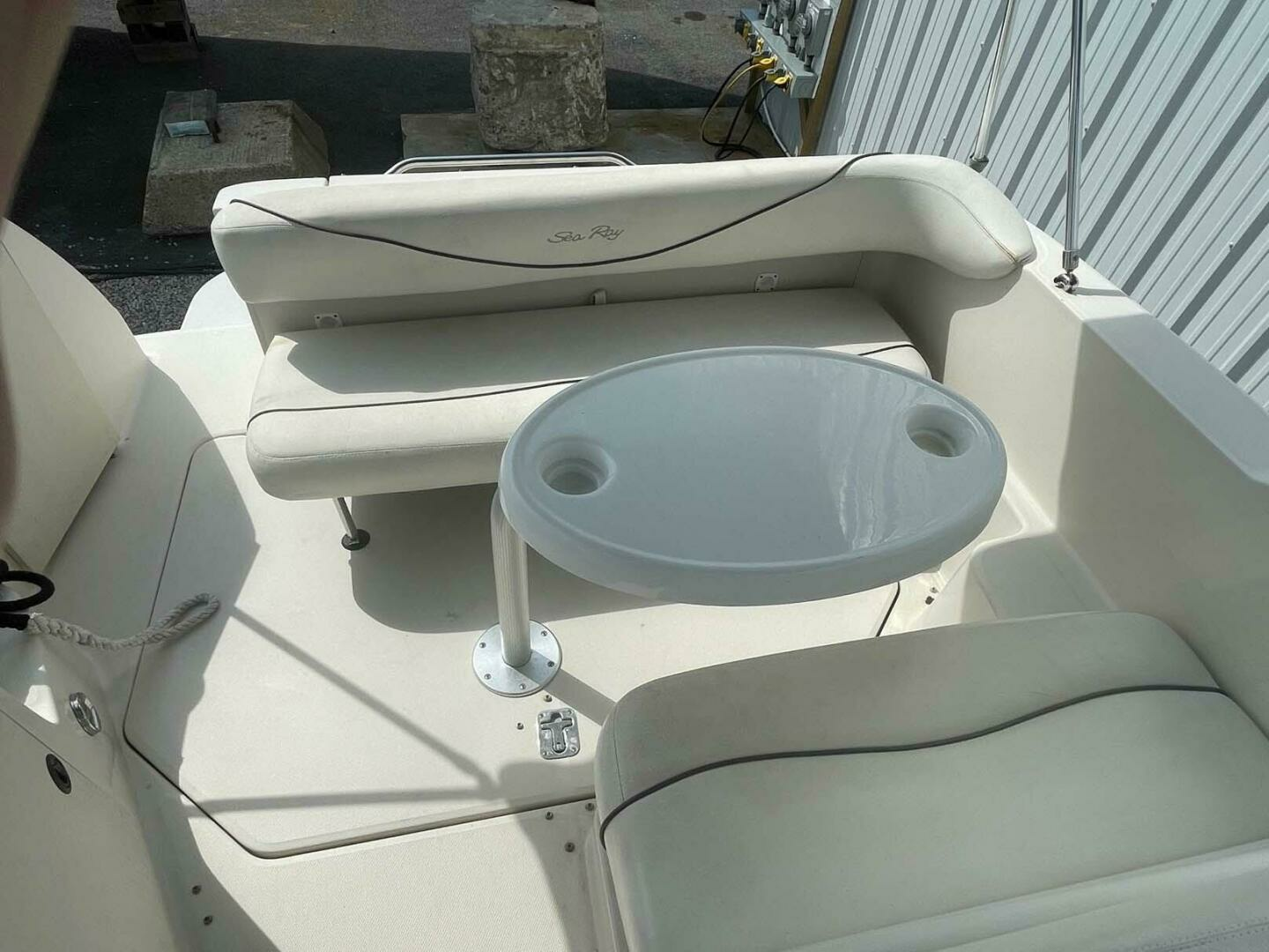 2004 Sea Ray 240 Sundancer - Image 6