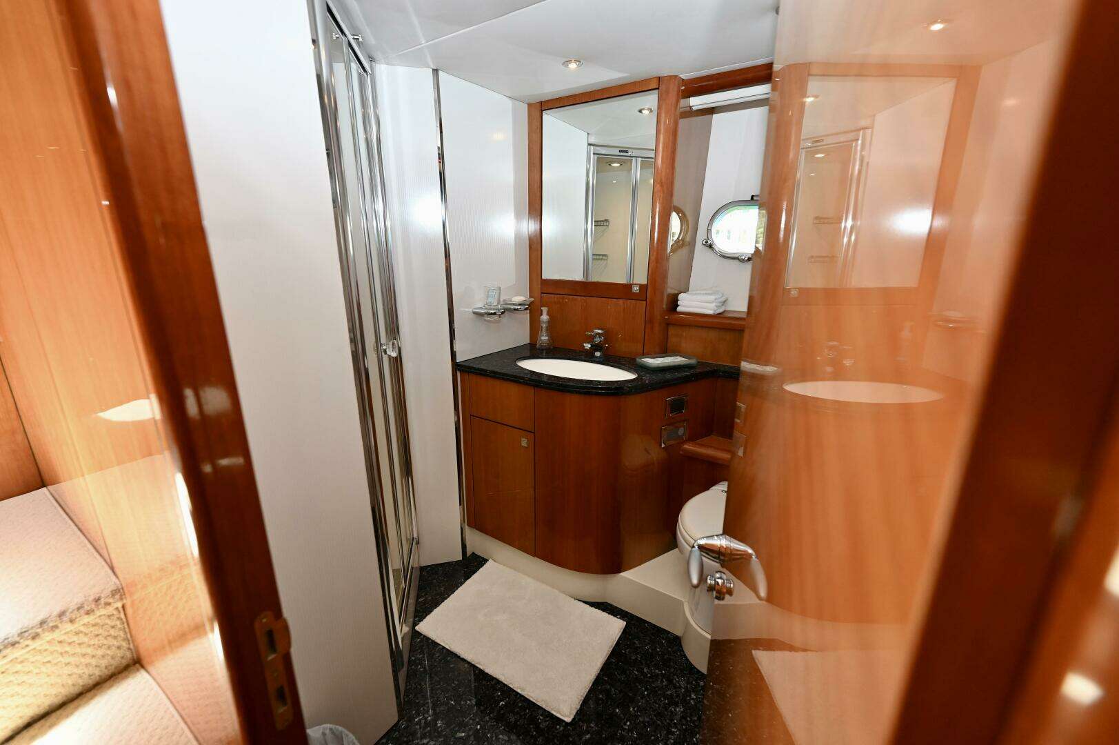 2005 Sunseeker Yacht - Image 34