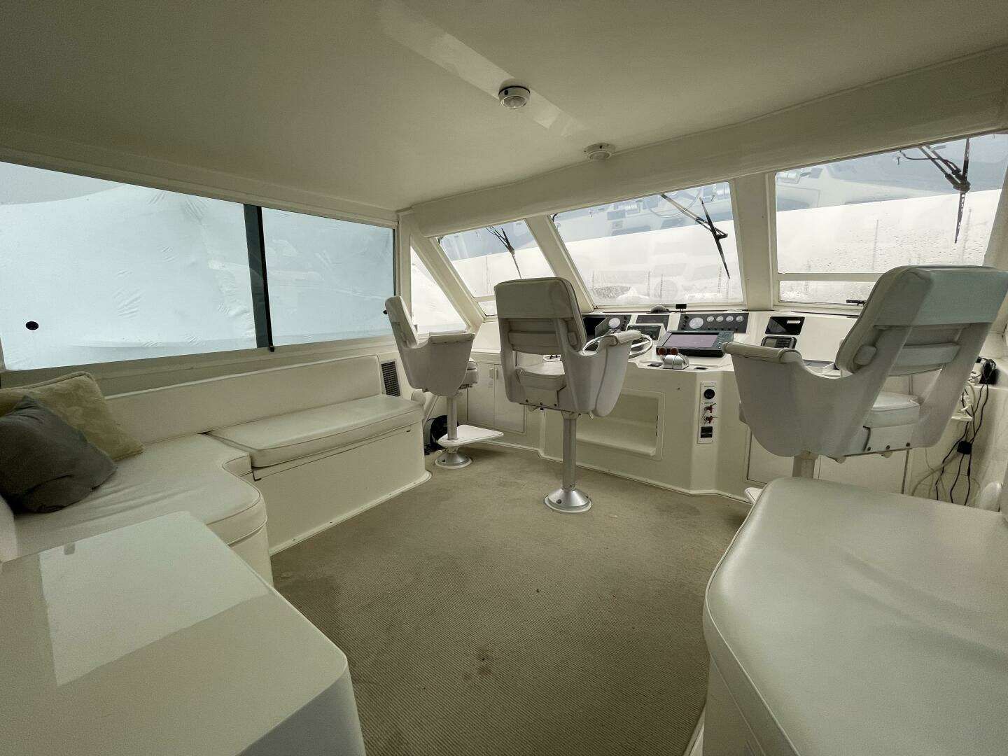 1995 Viking 54 Sports Yacht - Image 16