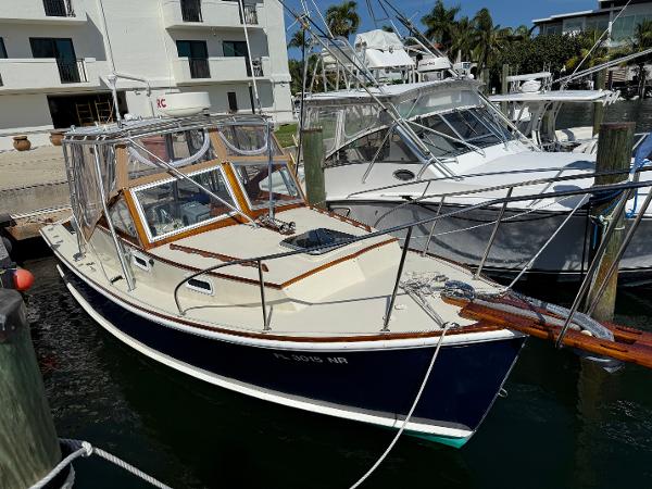 1978 Dyer 29 Trunk Cabin boat docked at marina, surrounded by other vessels.