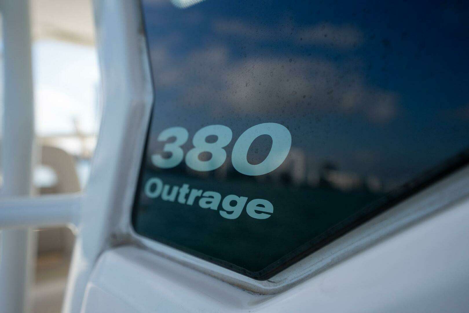 2020 Boston Whaler 380 Outrage Center Console - Image 15