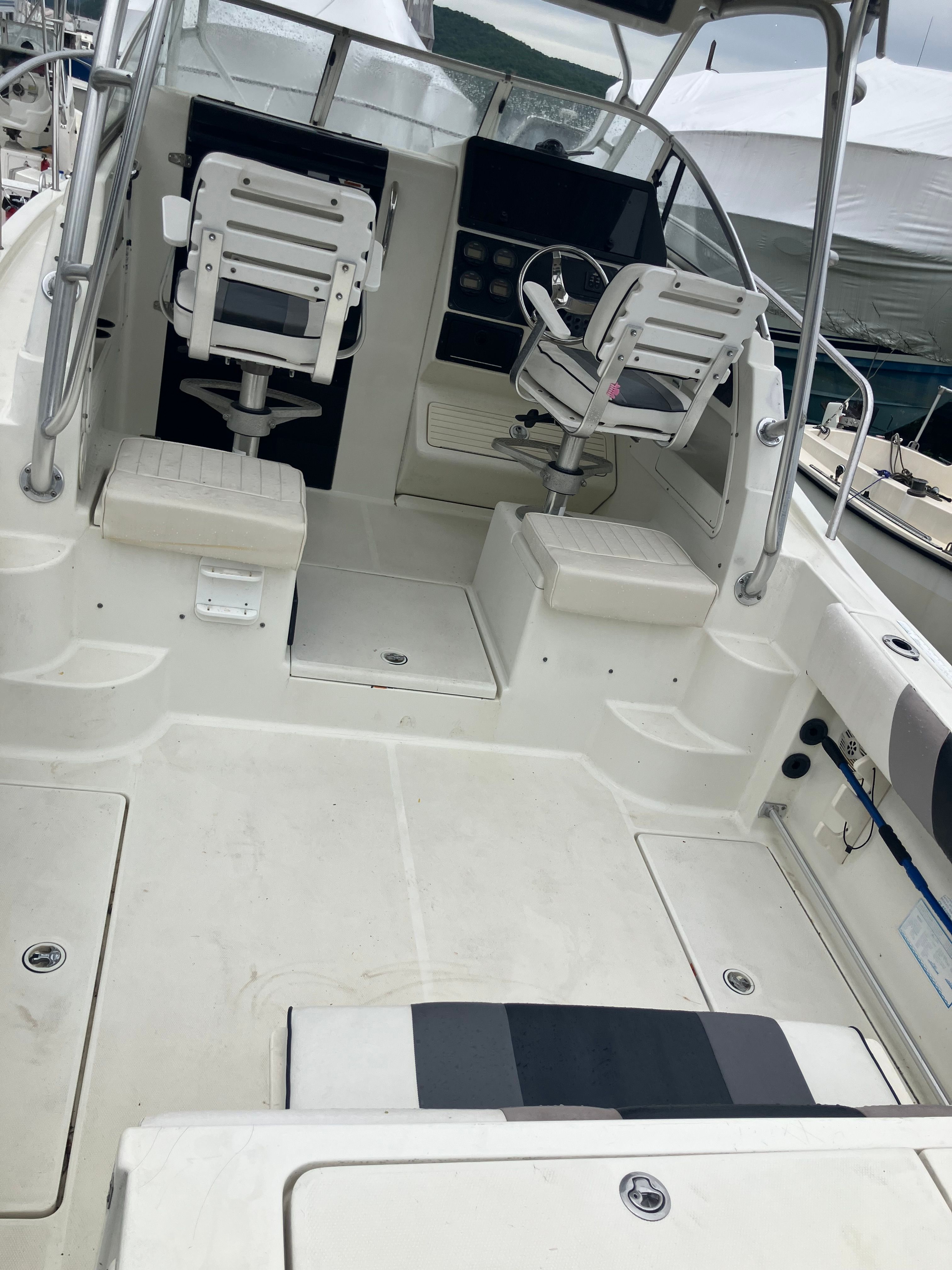 Interior of a 2002 Hydra-Sports Vector 2600 WA boat.