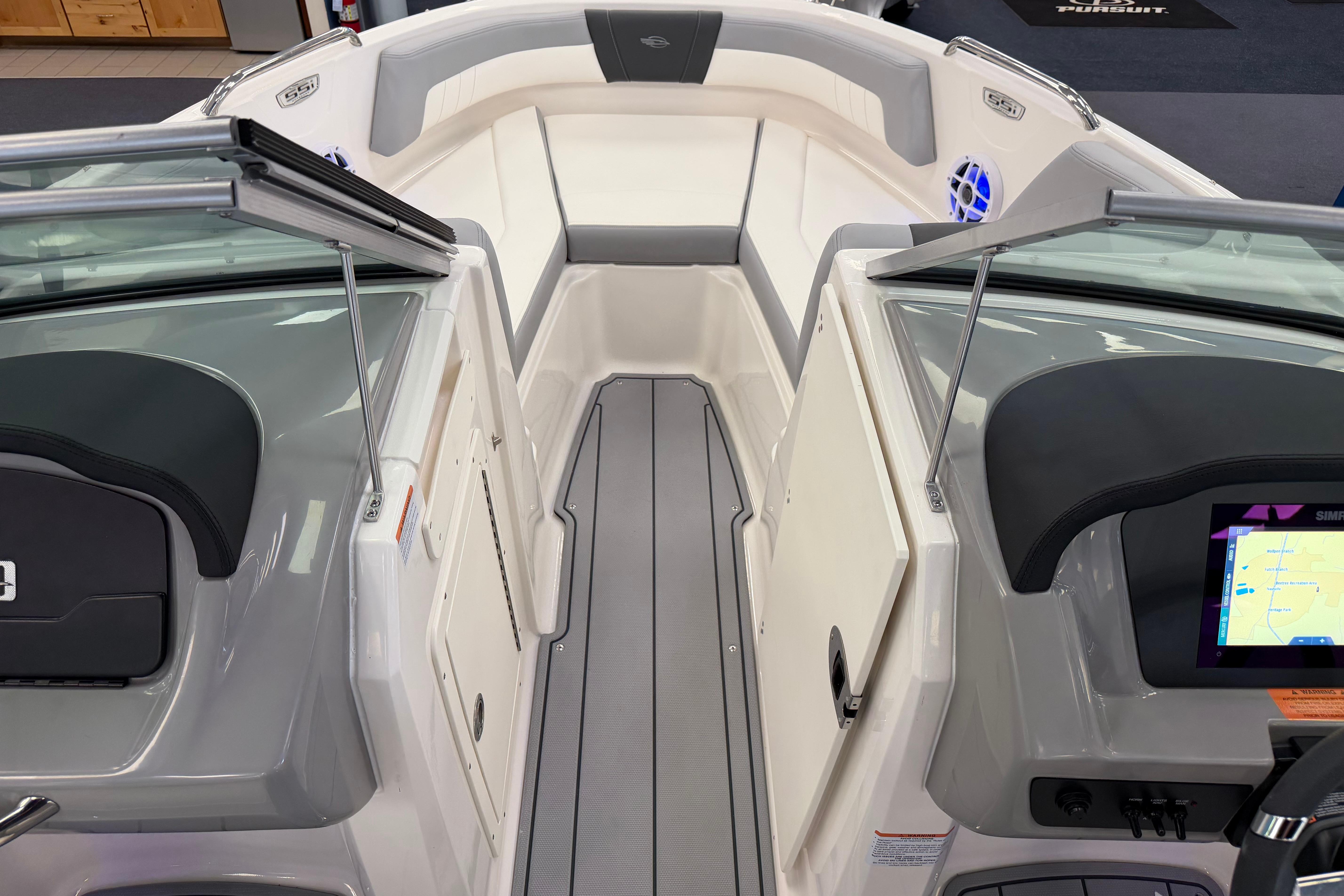 2025 Chaparral 21 SSi OB boat interior with modern dashboard and seating.