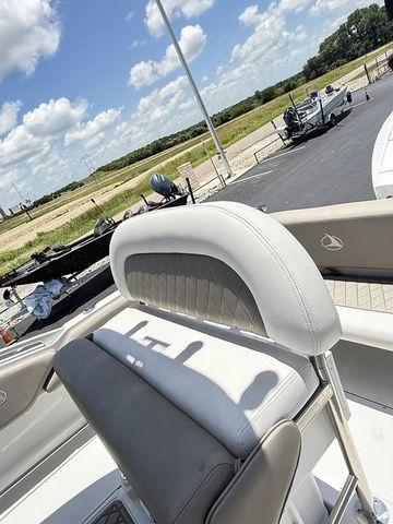 2024 Crownline 210 CC Finseeker - 6