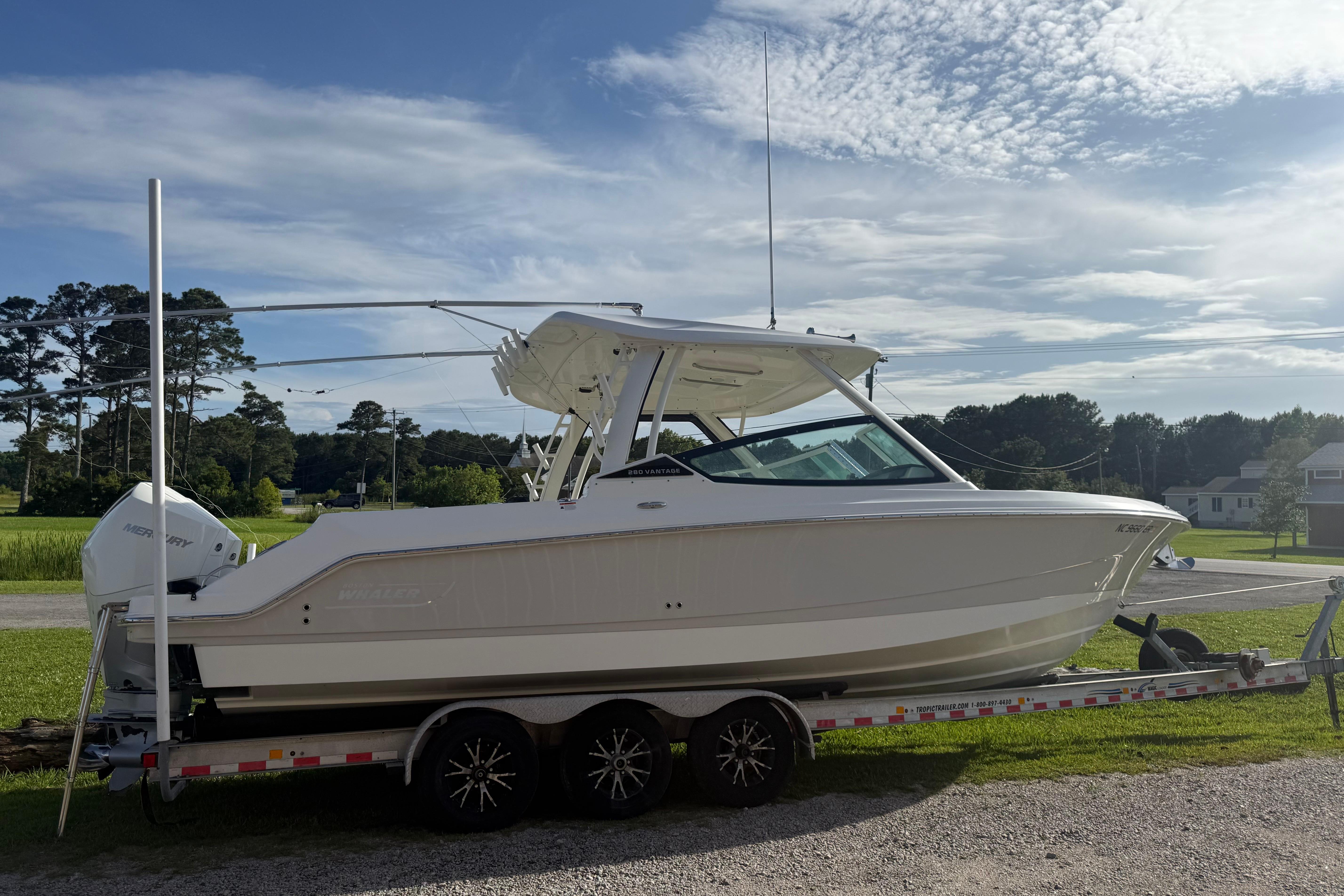 2021 Boston Whaler 280 Vantage