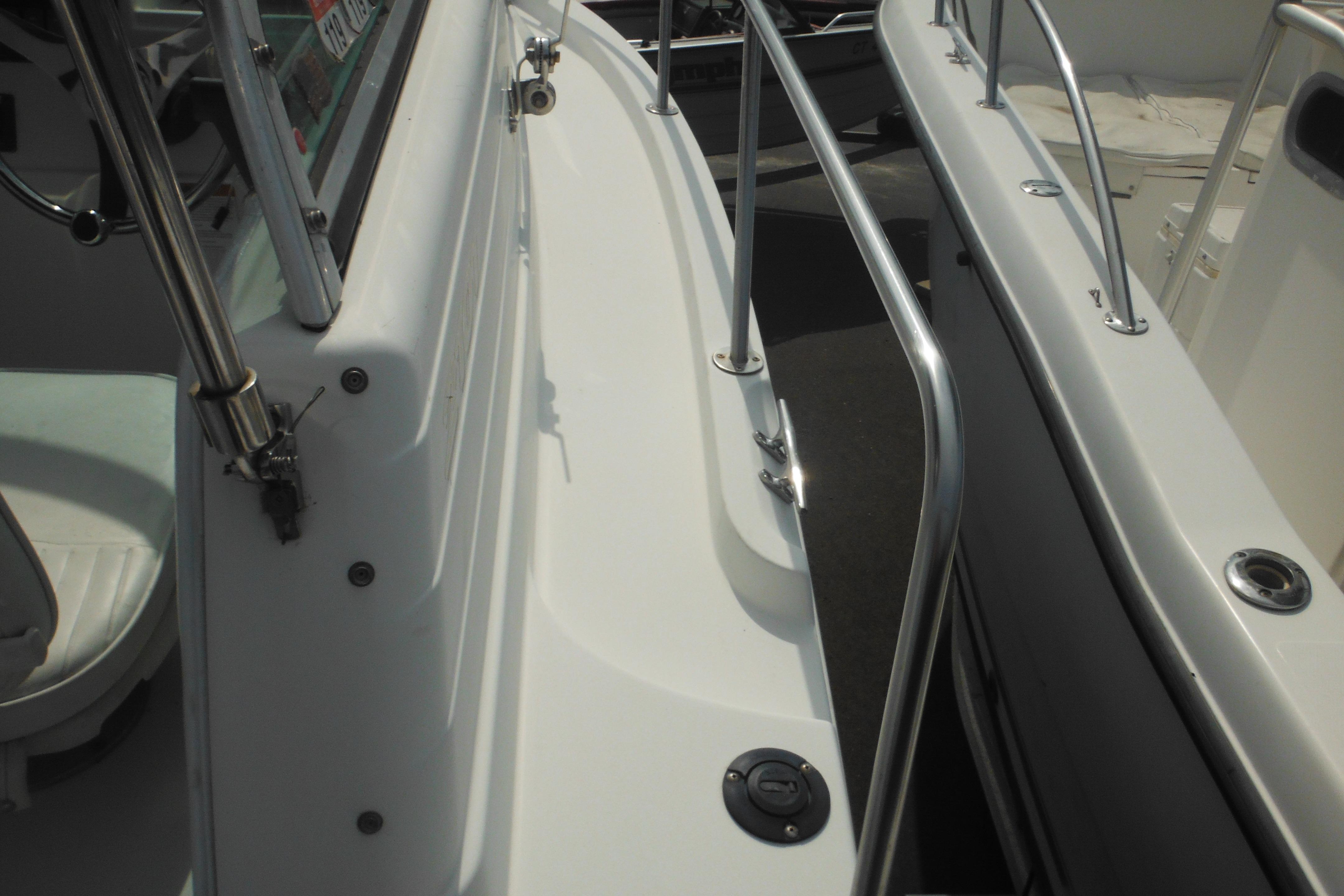 2005 Seaswirl Striper 2101 Walkaround O/B boat deck with stainless steel railings.