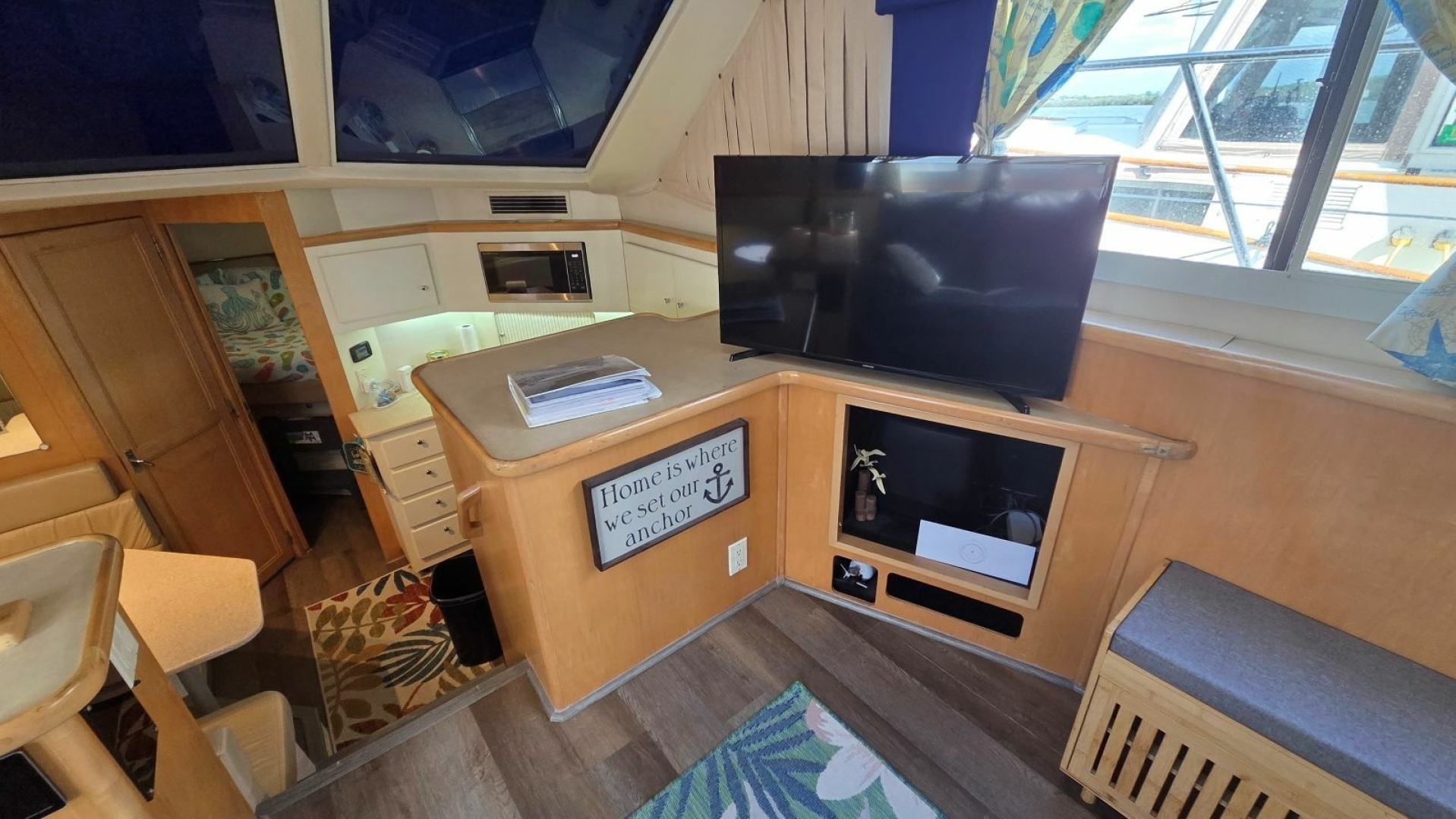1998 Carver 405 Aft Cabin Motor Yacht - Image 34