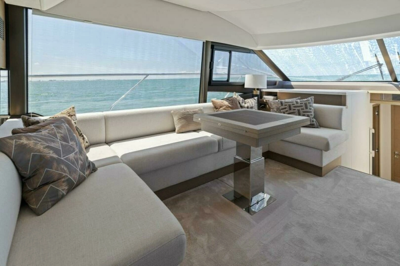 2022 Prestige 590 Flybridge - Image 15
