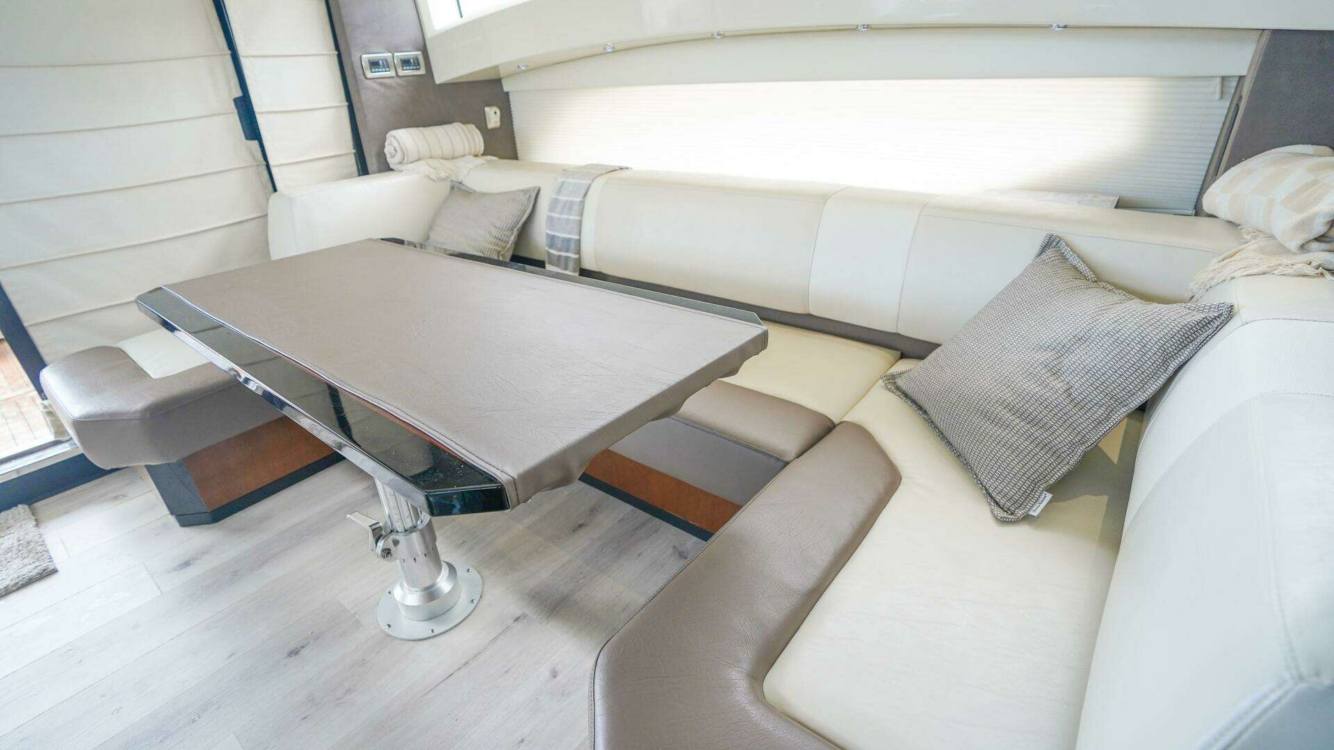 2009 Marquis 500 Sport Bridge - Image 13