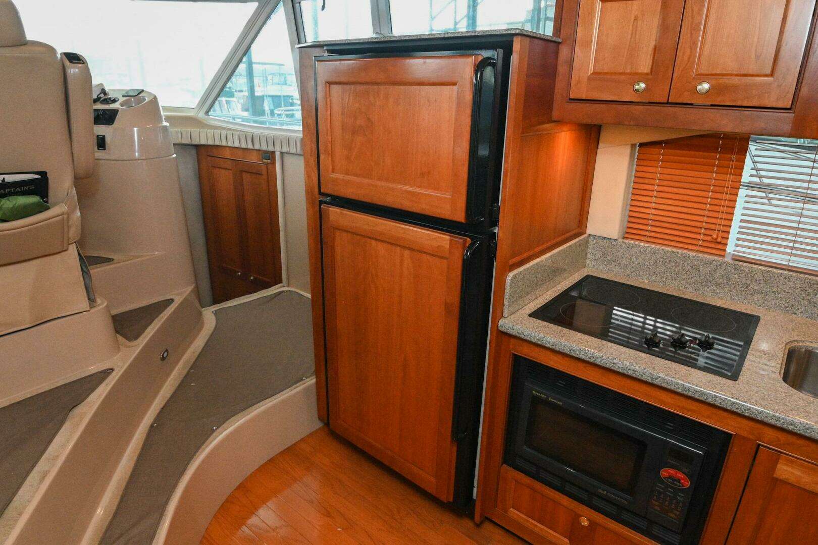 2002 Cruisers Yachts 5000 Sedan Sport - Image 39