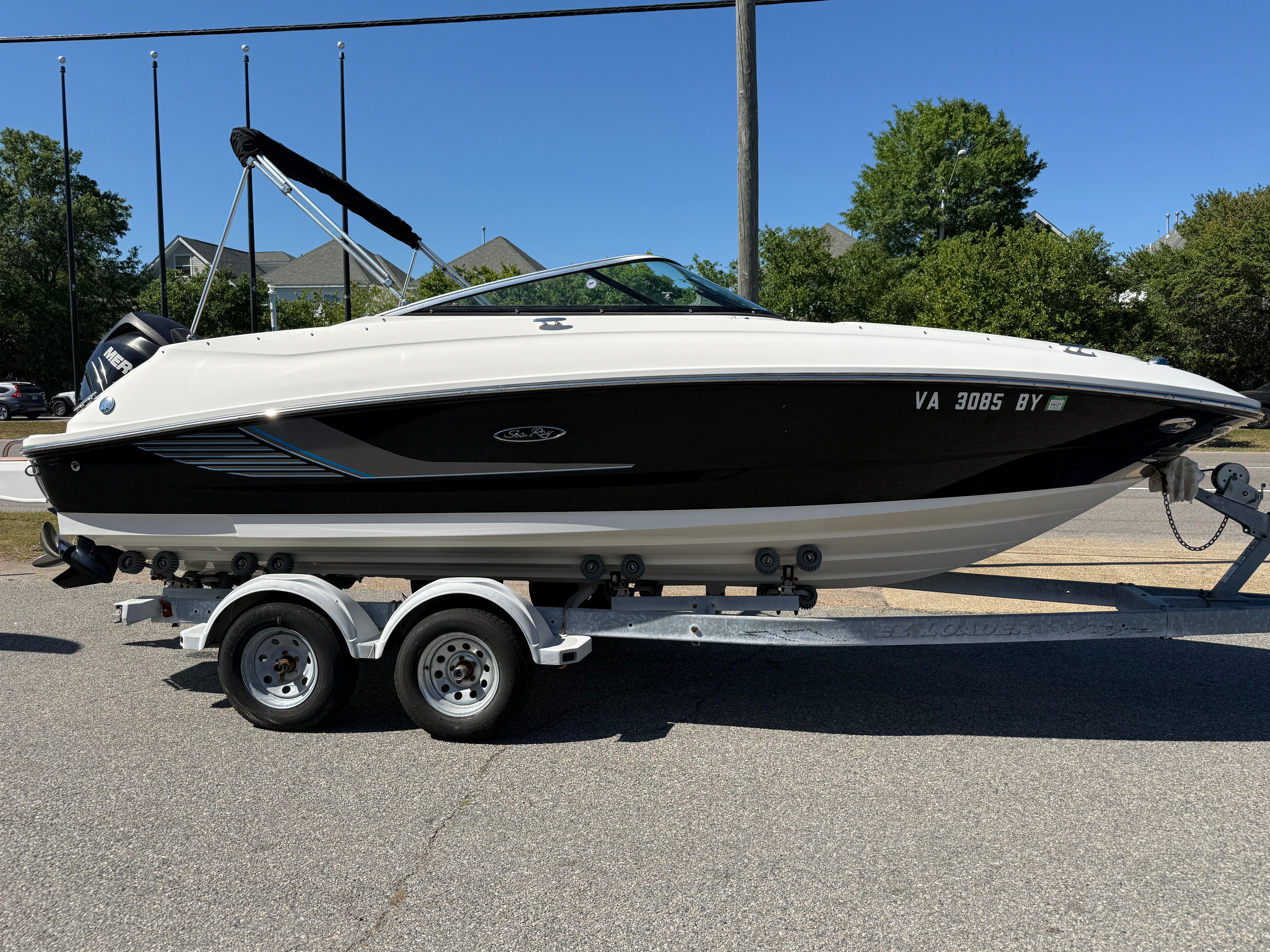 2015 Sea Ray 220 Sundeck OB