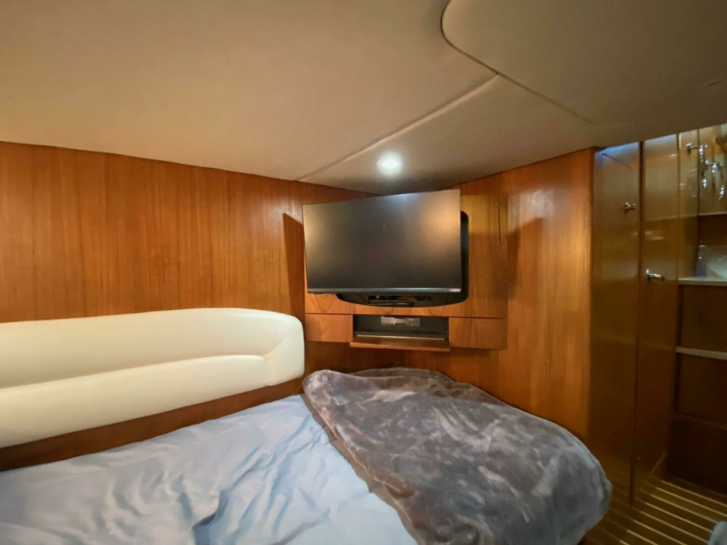 2009 Tiara Yachts 4300 Sovran - Image 27