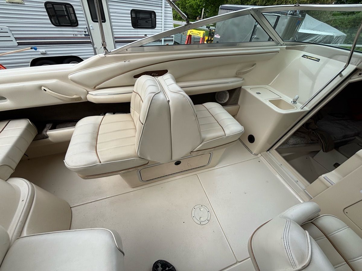 1995 Sea Ray 220 Signature Select - 10