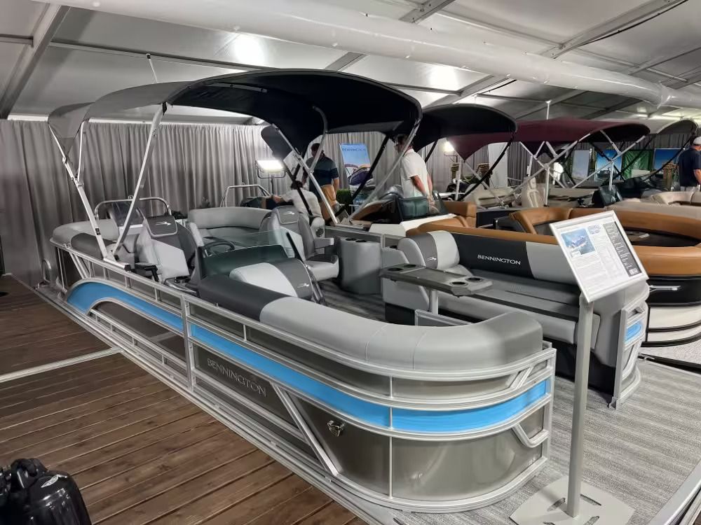 2027 Bennington 22 SSR