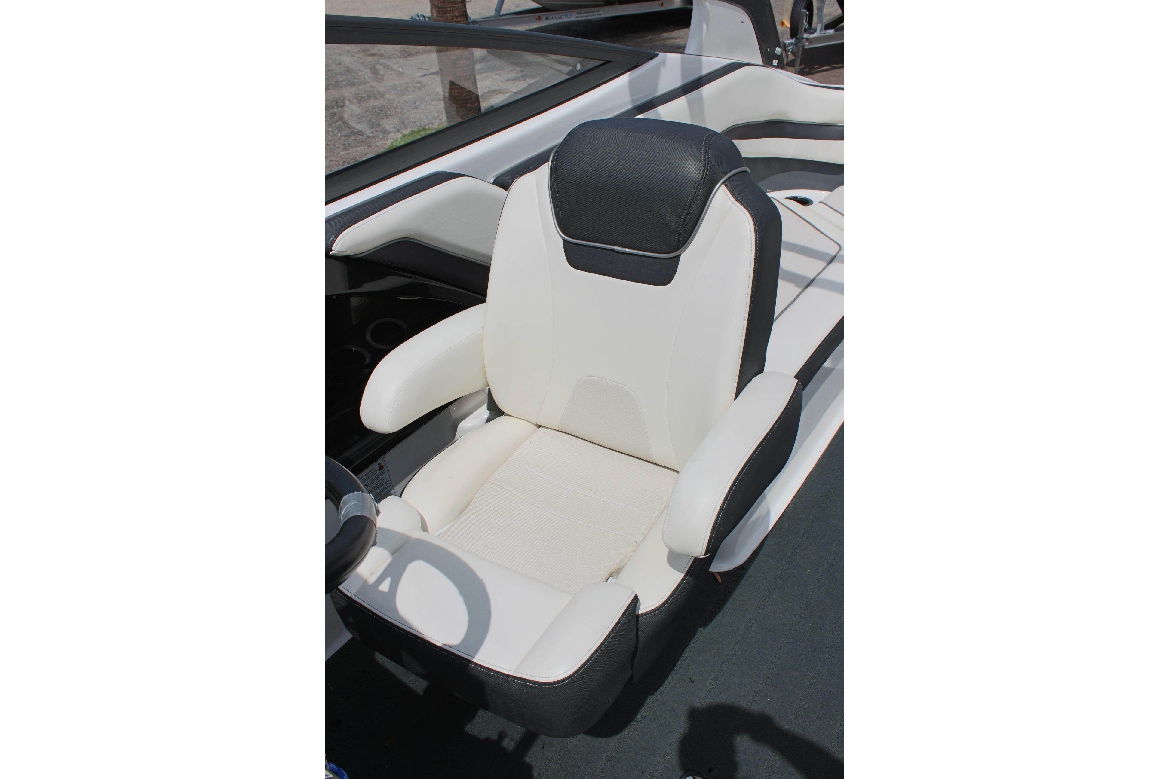 Captain's seat on 2016 Yamaha Boats 242 Limited S, featuring sleek white and black design.