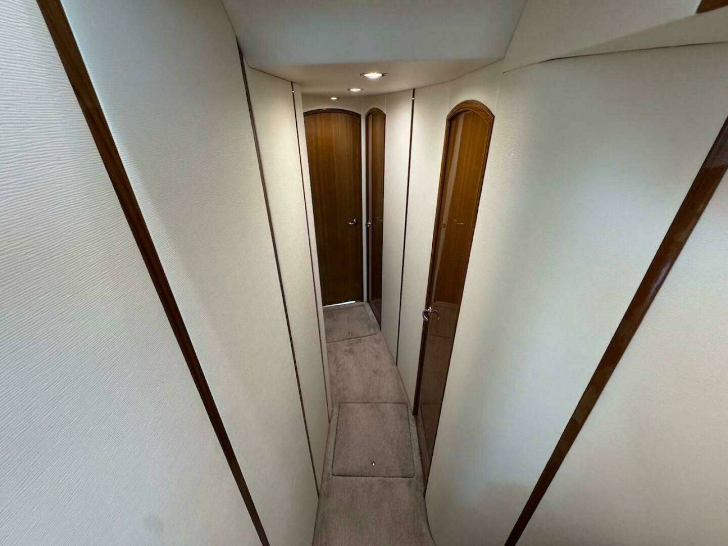 2007 Viking 52 Convertible - Image 14