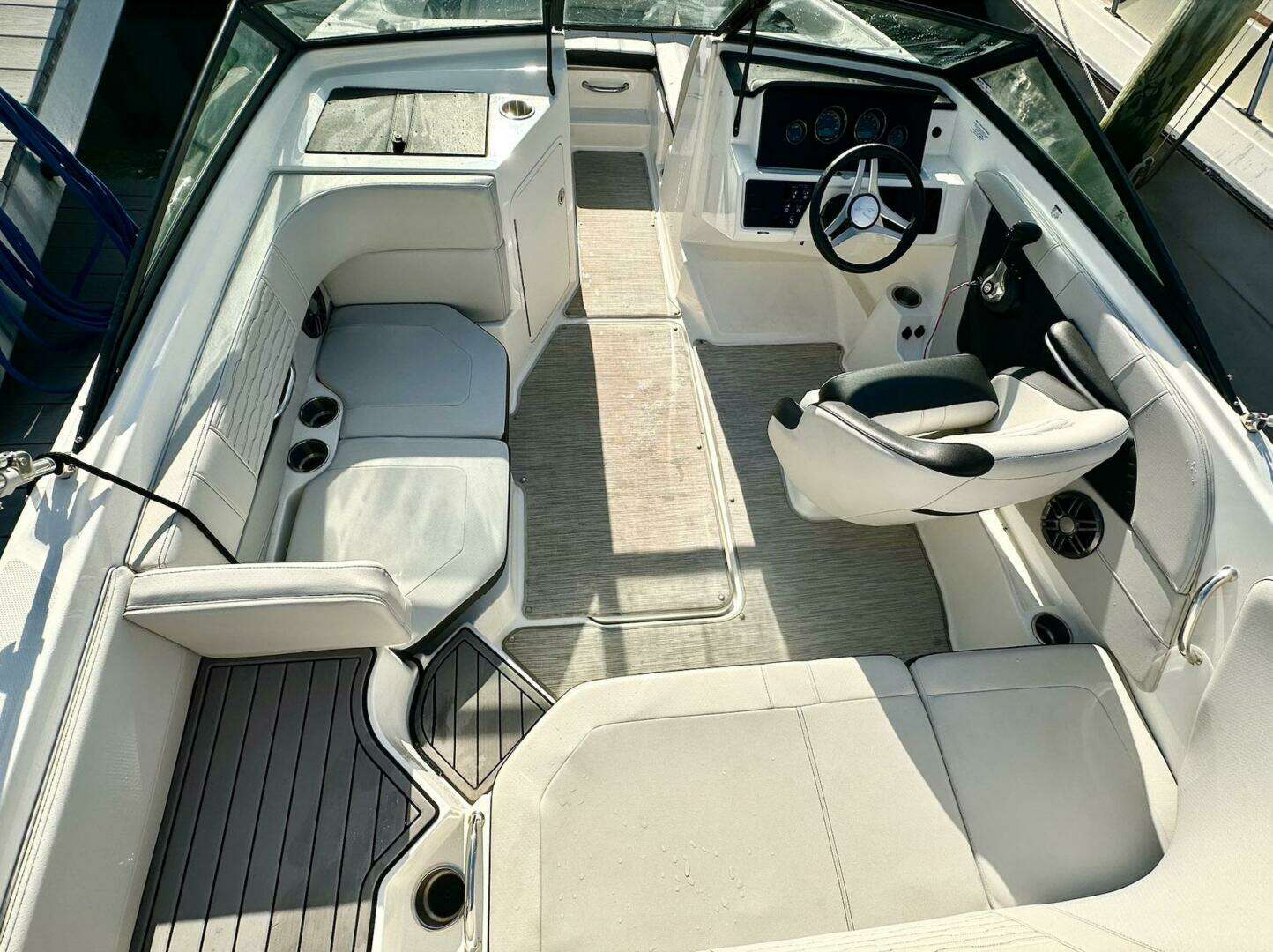 2023 Sea Ray 190 OB SPX - Image 7