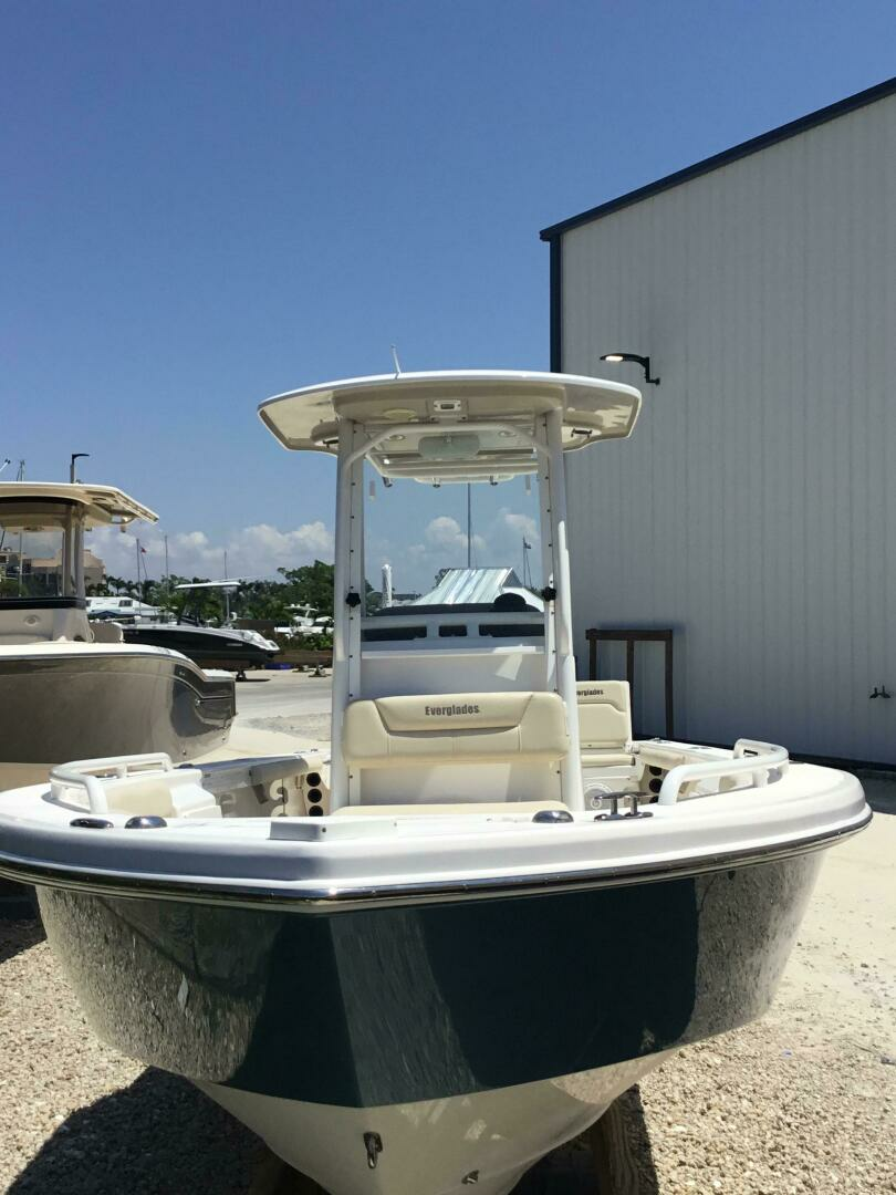 2016 Everglades 243CC - Image 13