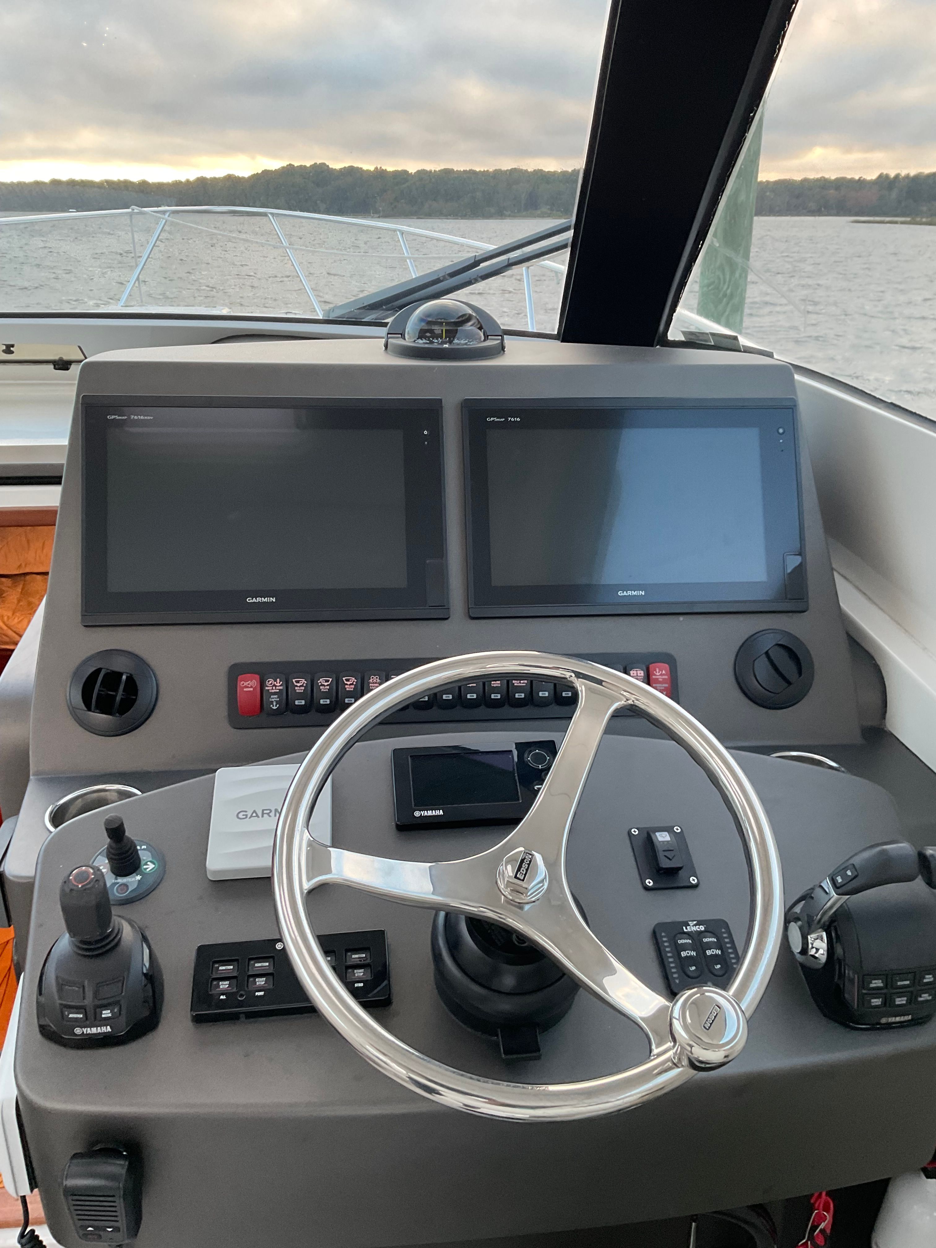 2015 Jupiter 41 SB - 31