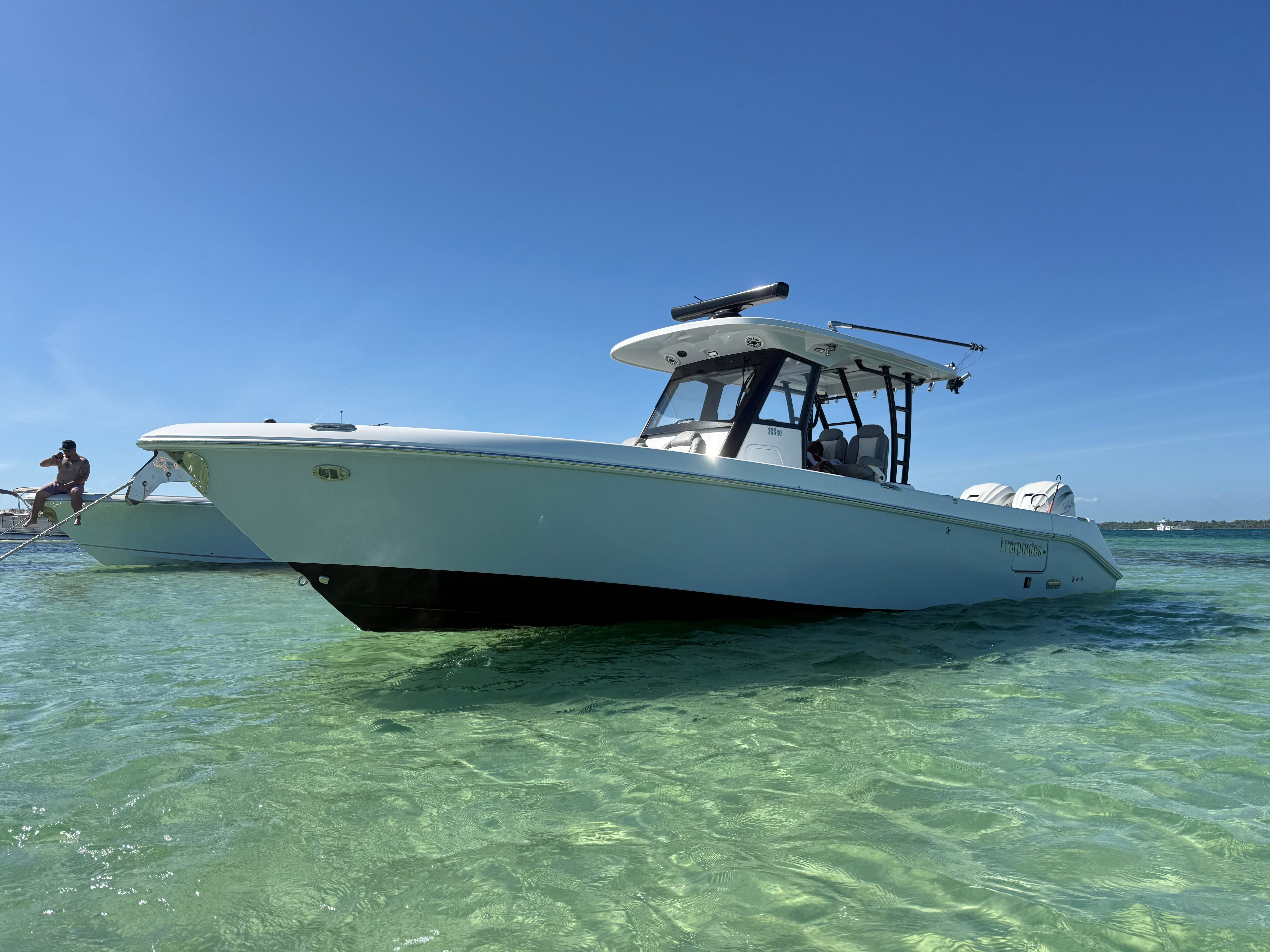 2023 Everglades 335 Center Console