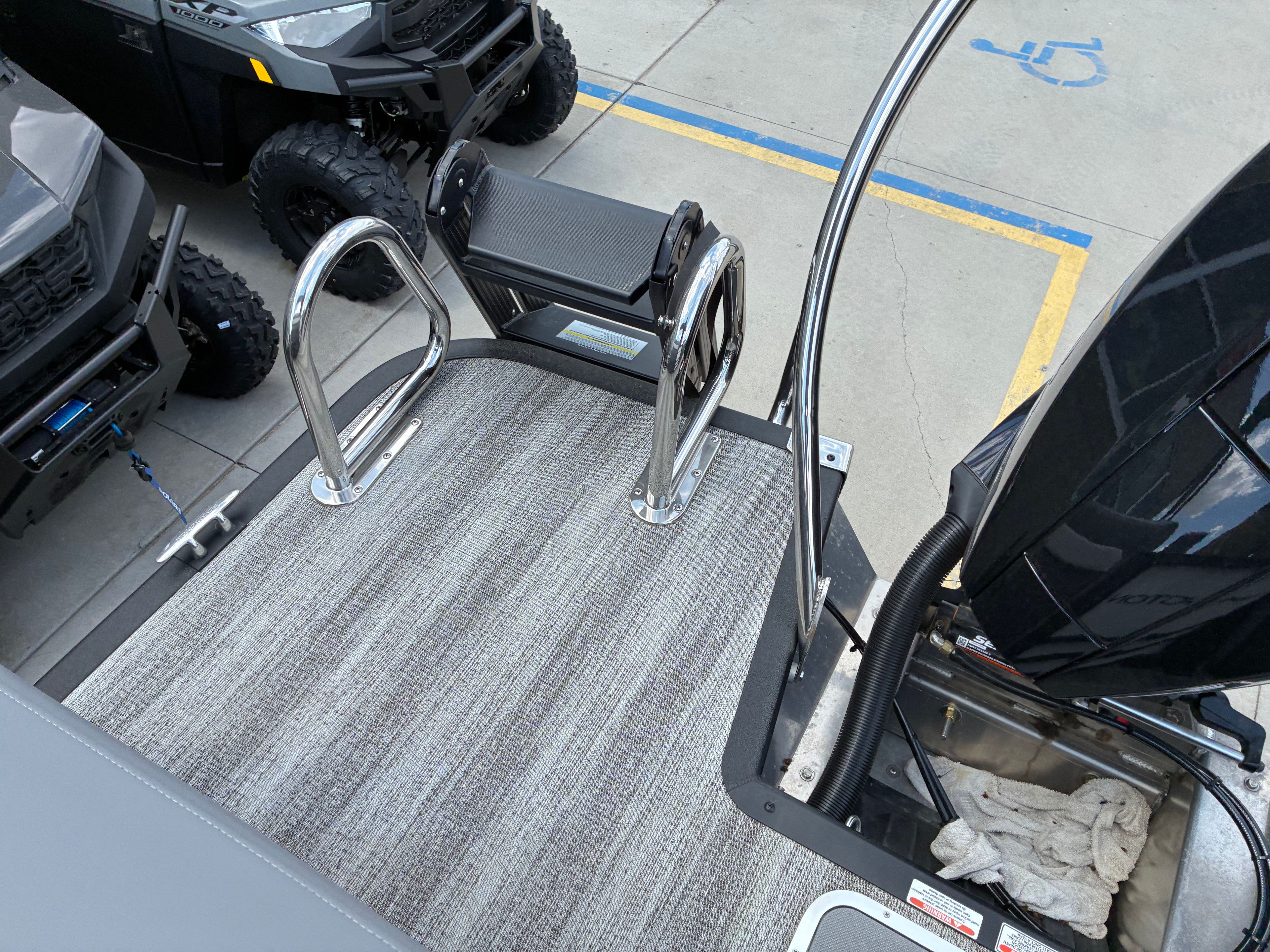 2026 Bennington 24 M Fastback - Quad Bench - 17