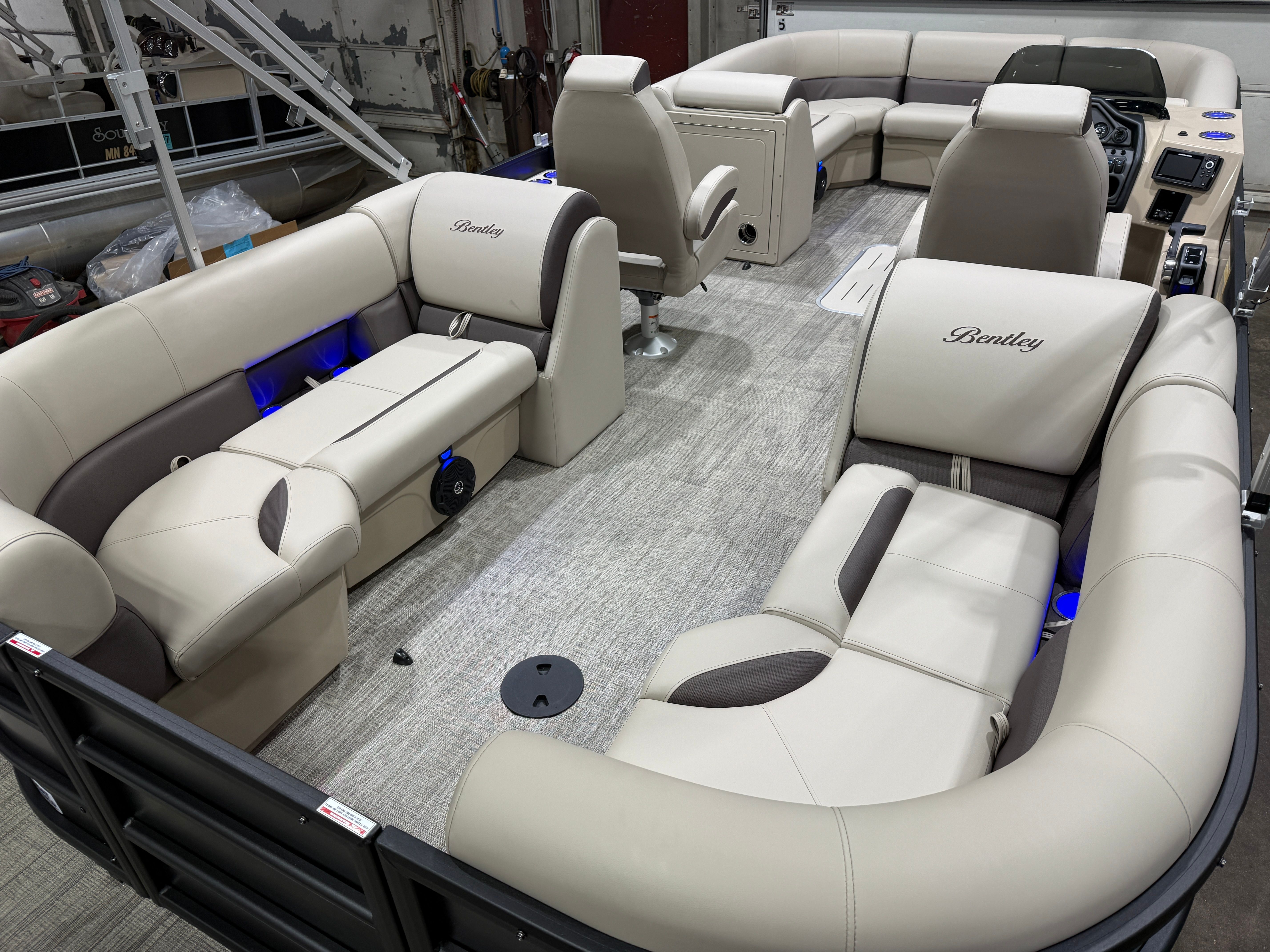 2026 Bentley Pontoons Legacy 223 Navigator Quad Lounge Tritoon & Honda 4-Stroke EFI - 23