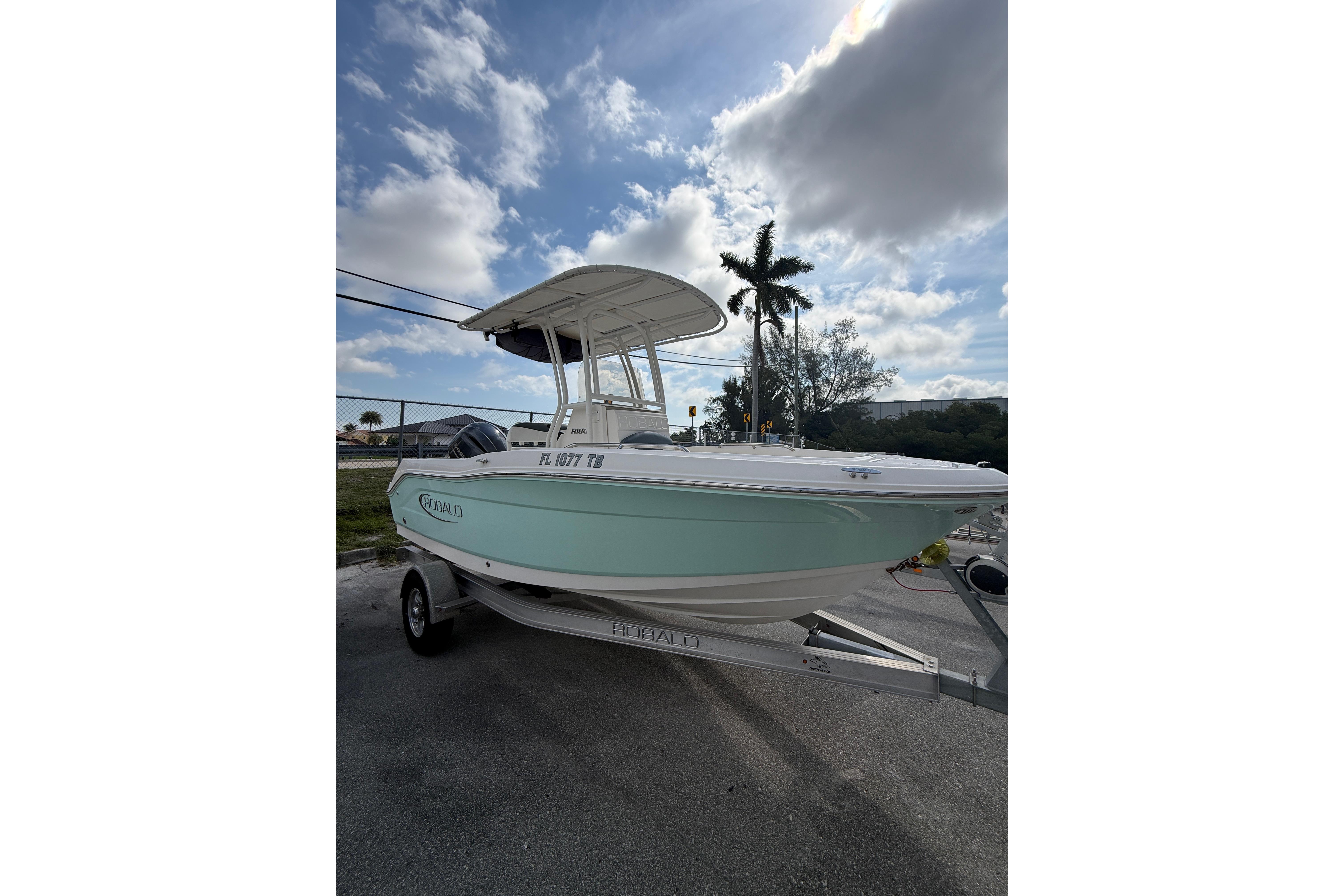 2021 Robalo R180 Center Console