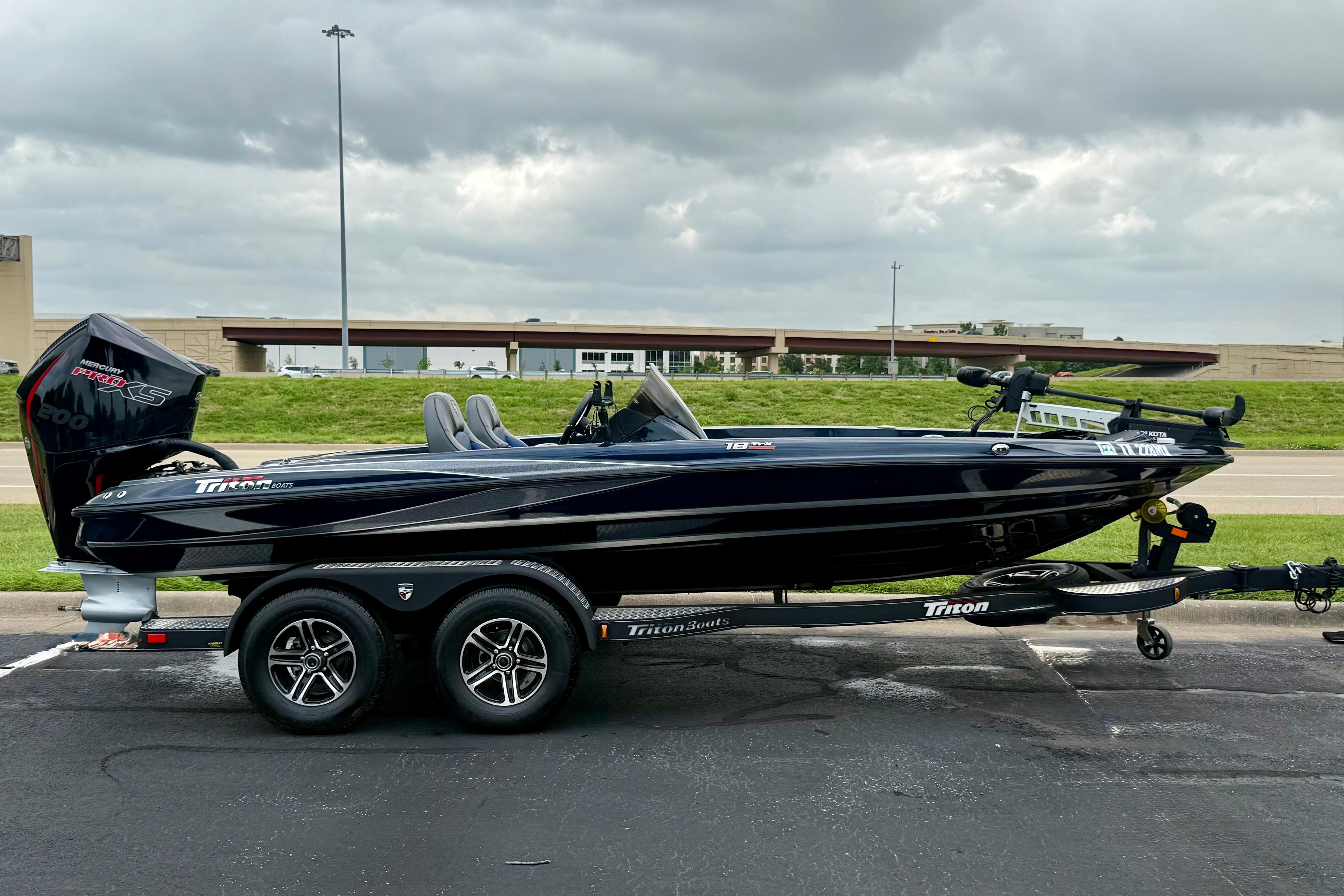 2023 Triton 18 TrX