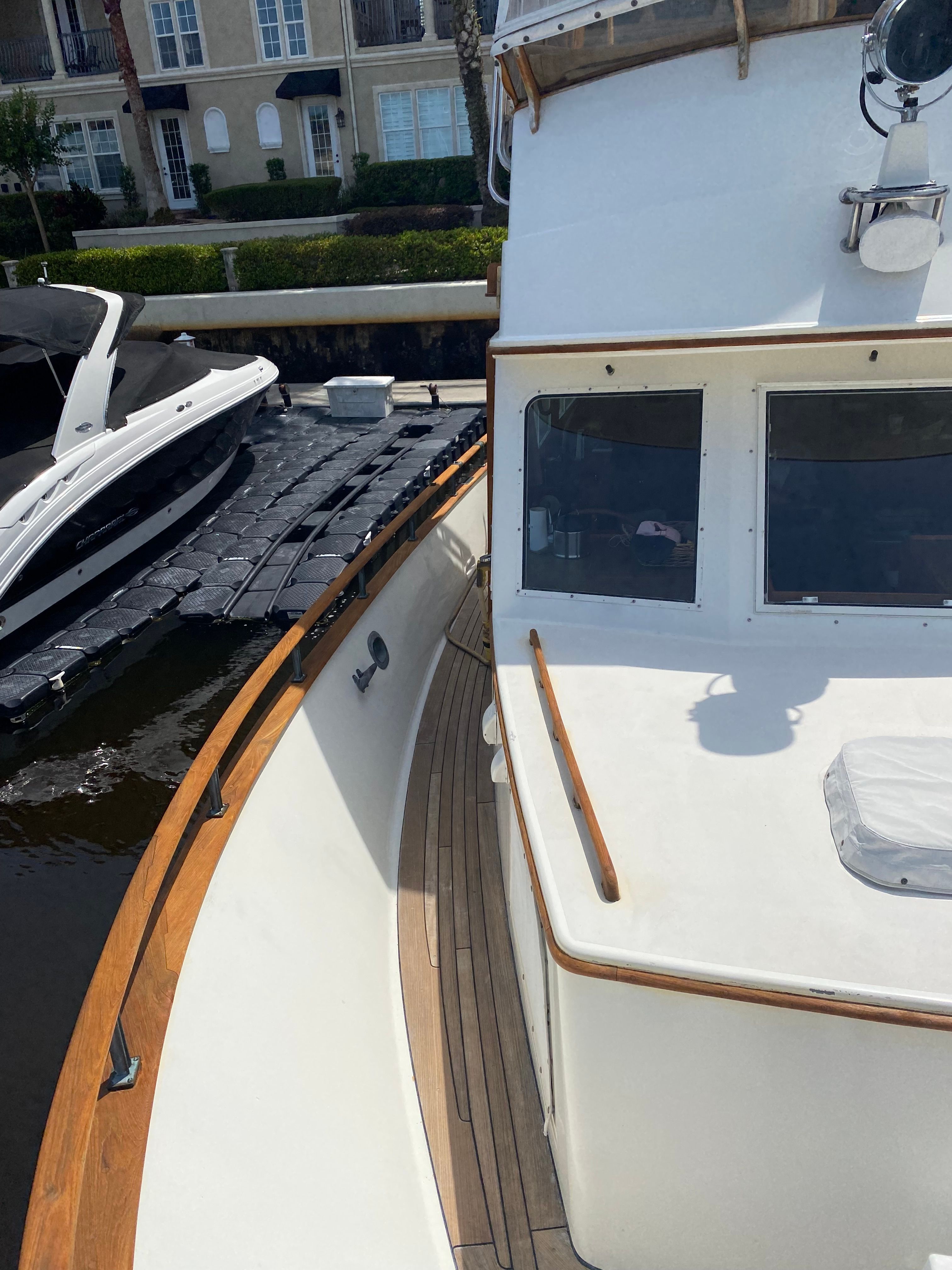 1983 Island Gypsy 44 Flush Deck - 21