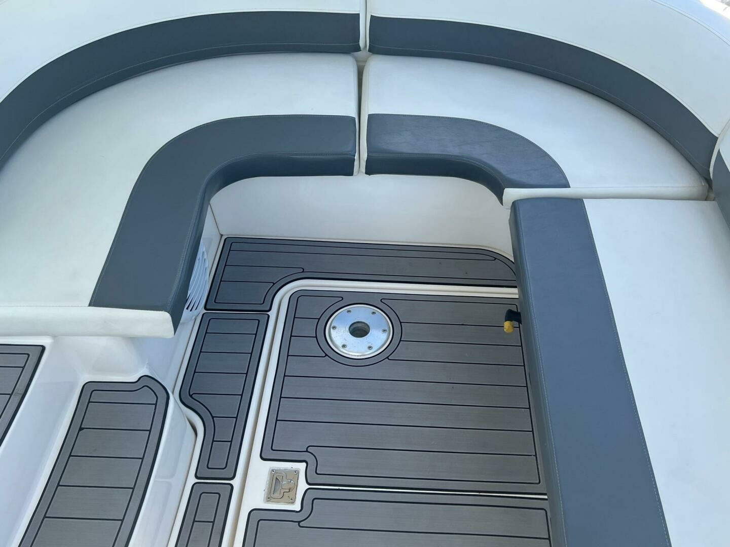 2007 Cruisers Yachts 340 Express - Image 8