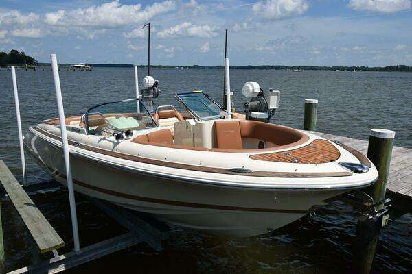 2014 Chris-Craft 25 Launch