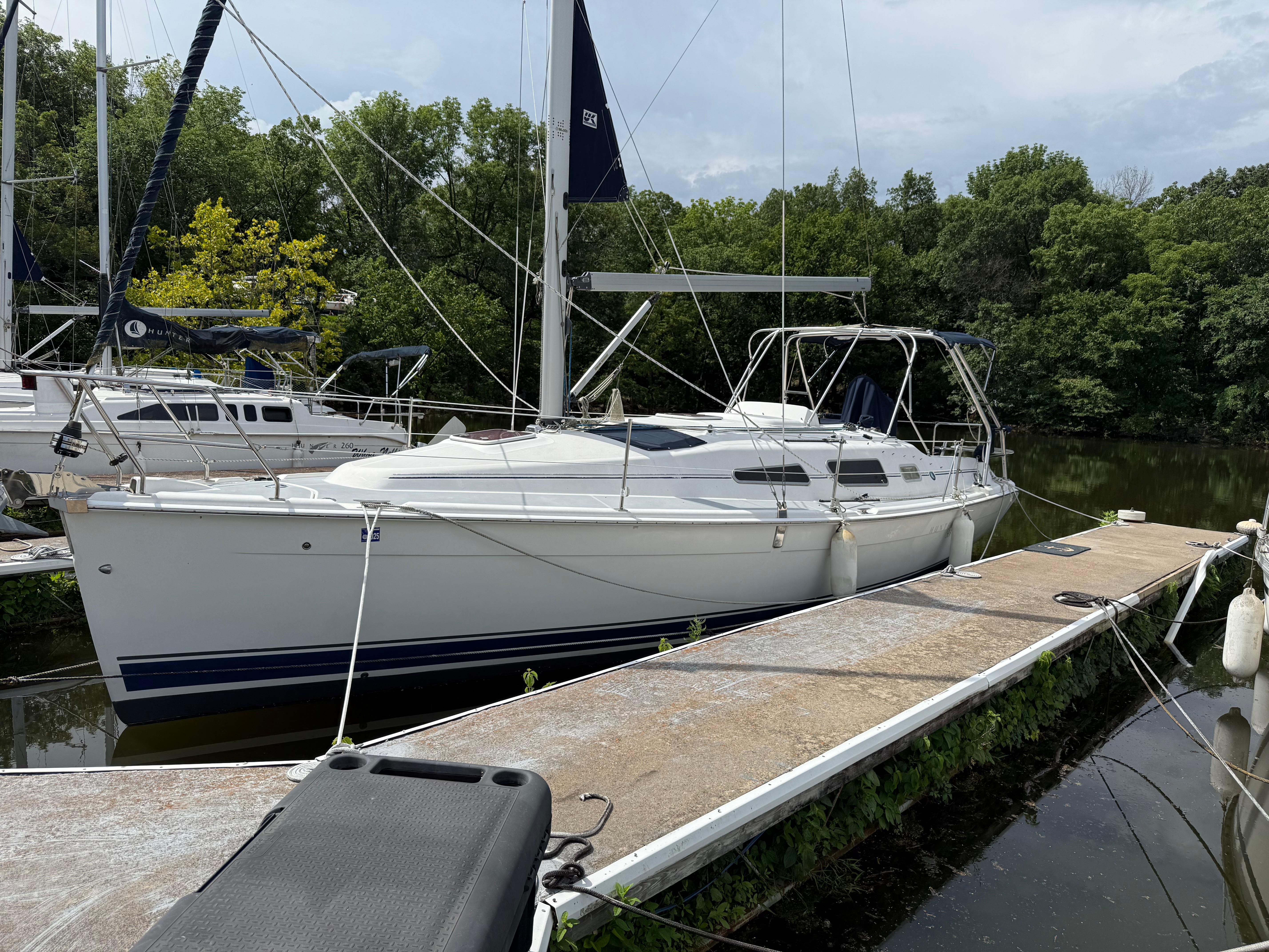 2005 Hunter 33