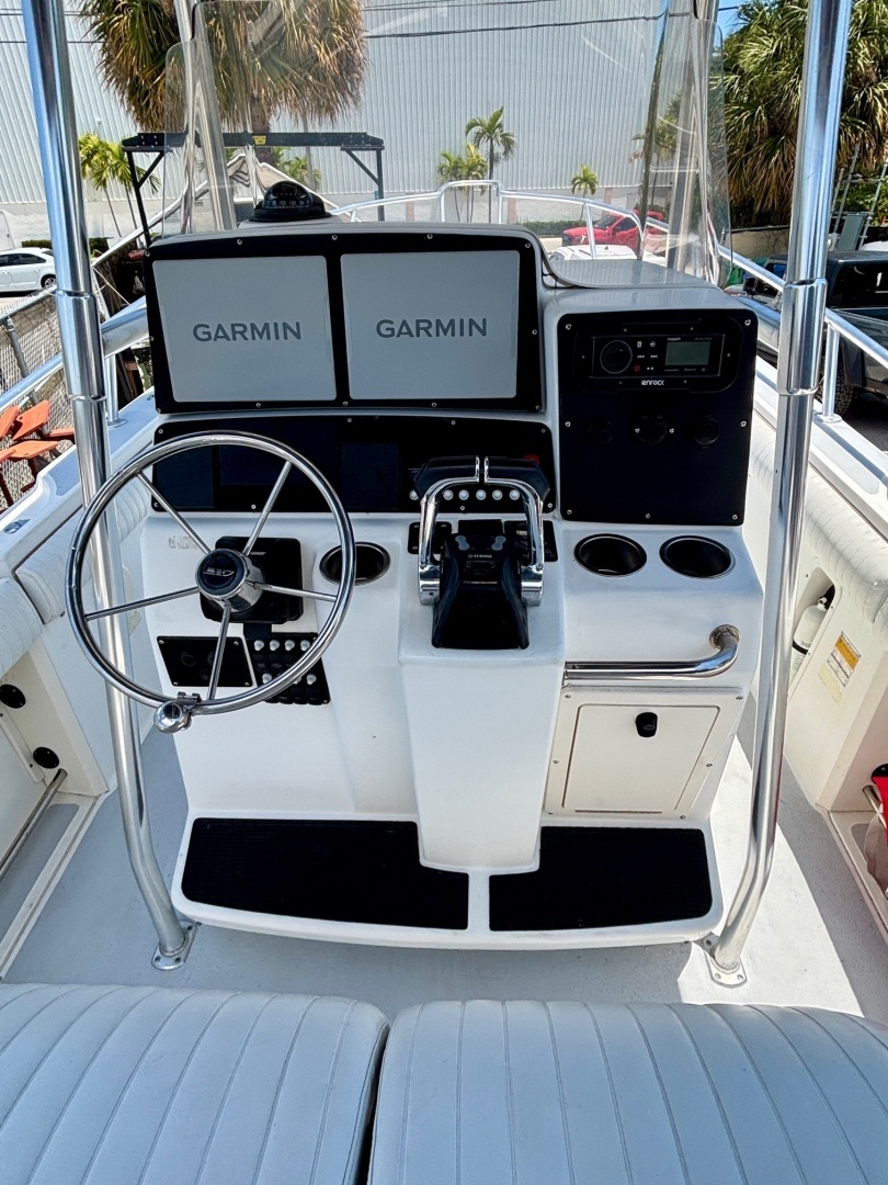 2001 Boston Whaler 26 Outrage - Image 3