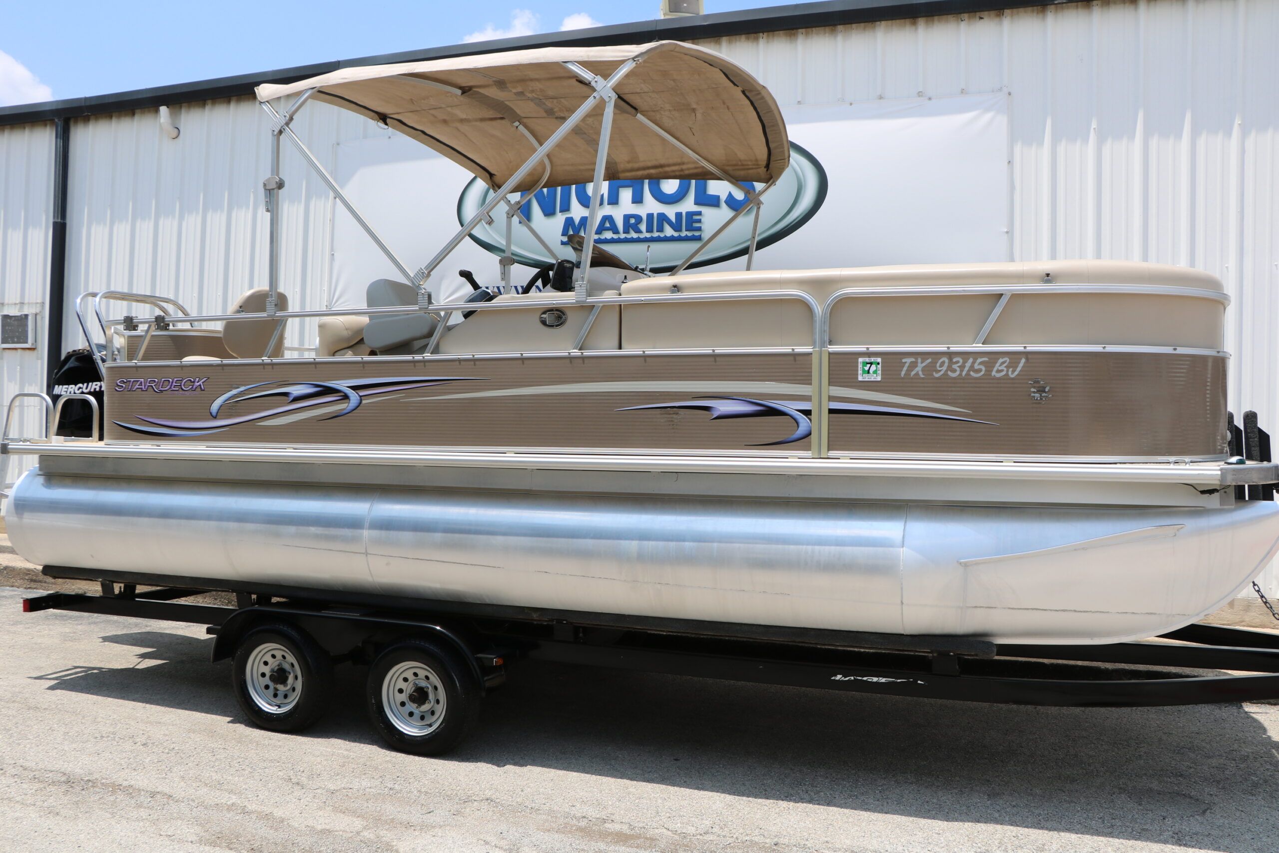 2011 Starcraft Stardeck 226 CRUISE N FISH