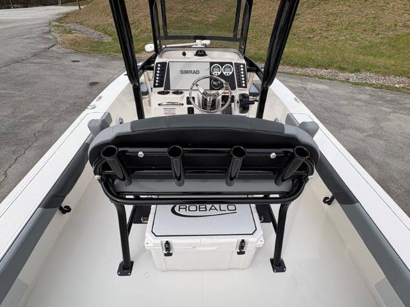 2025 Robalo 226 Cayman - 75