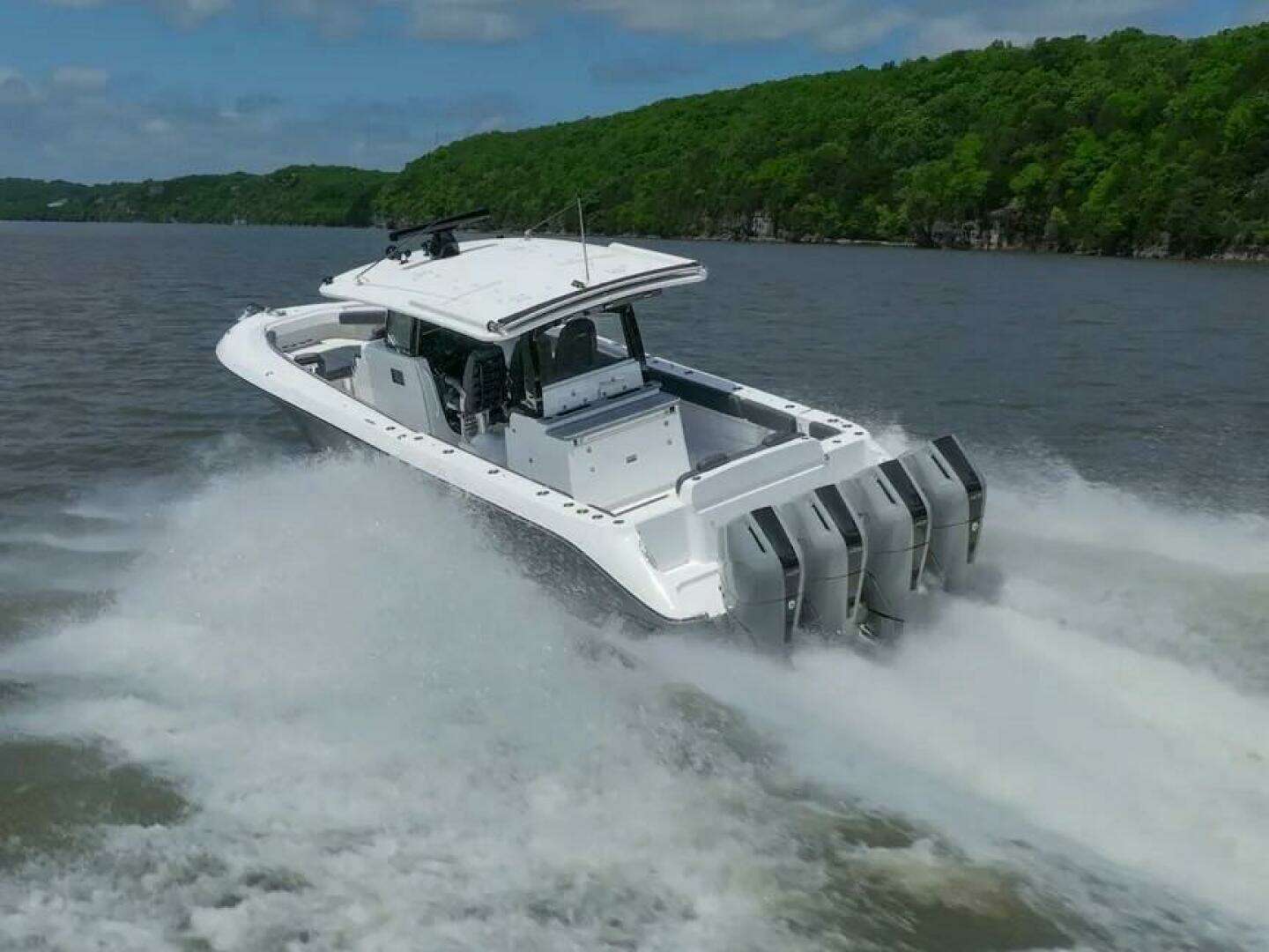 2024 HCB 42 Lujo - Image 3
