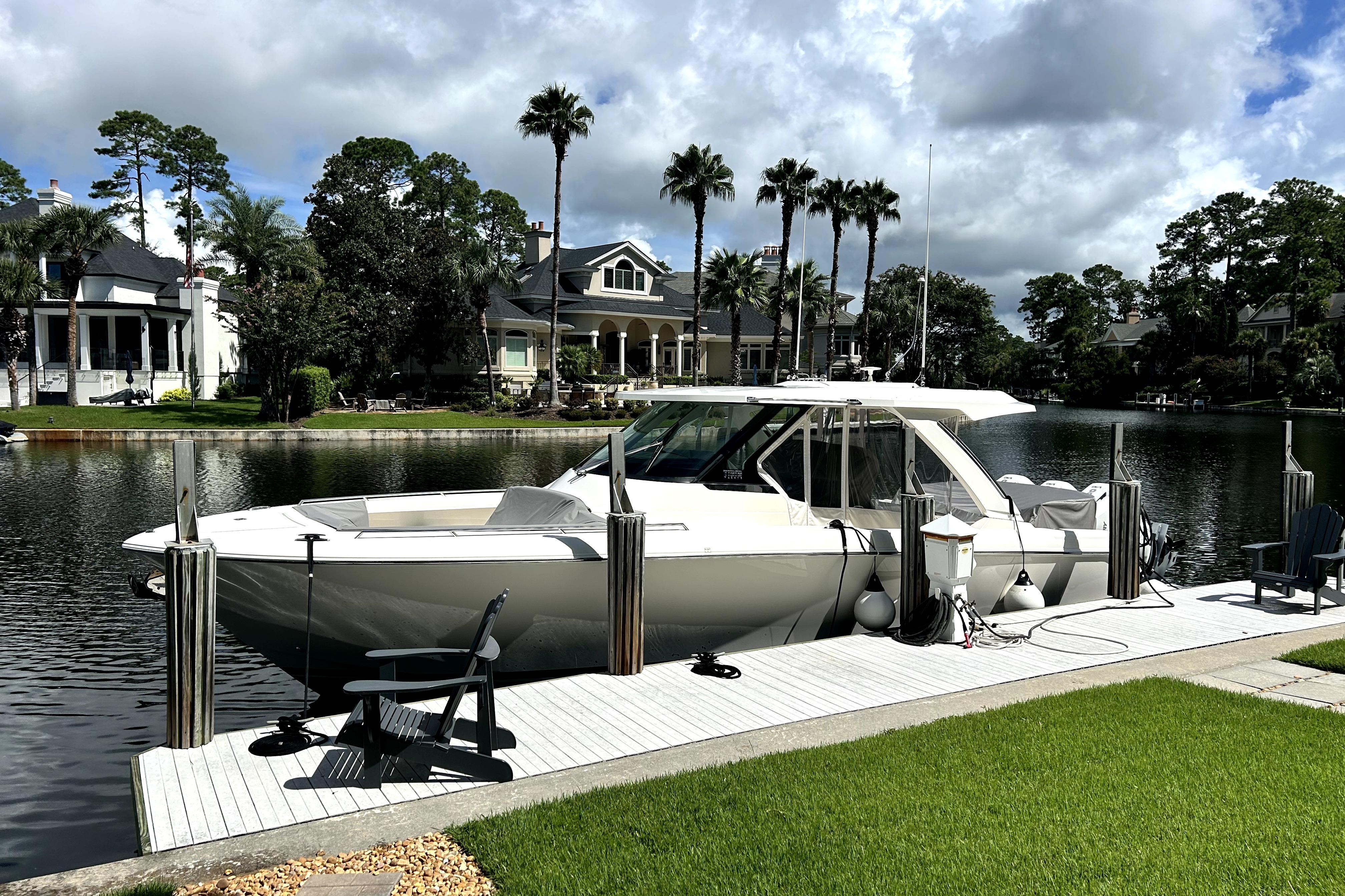 2023 Tiara Yachts 38 LS