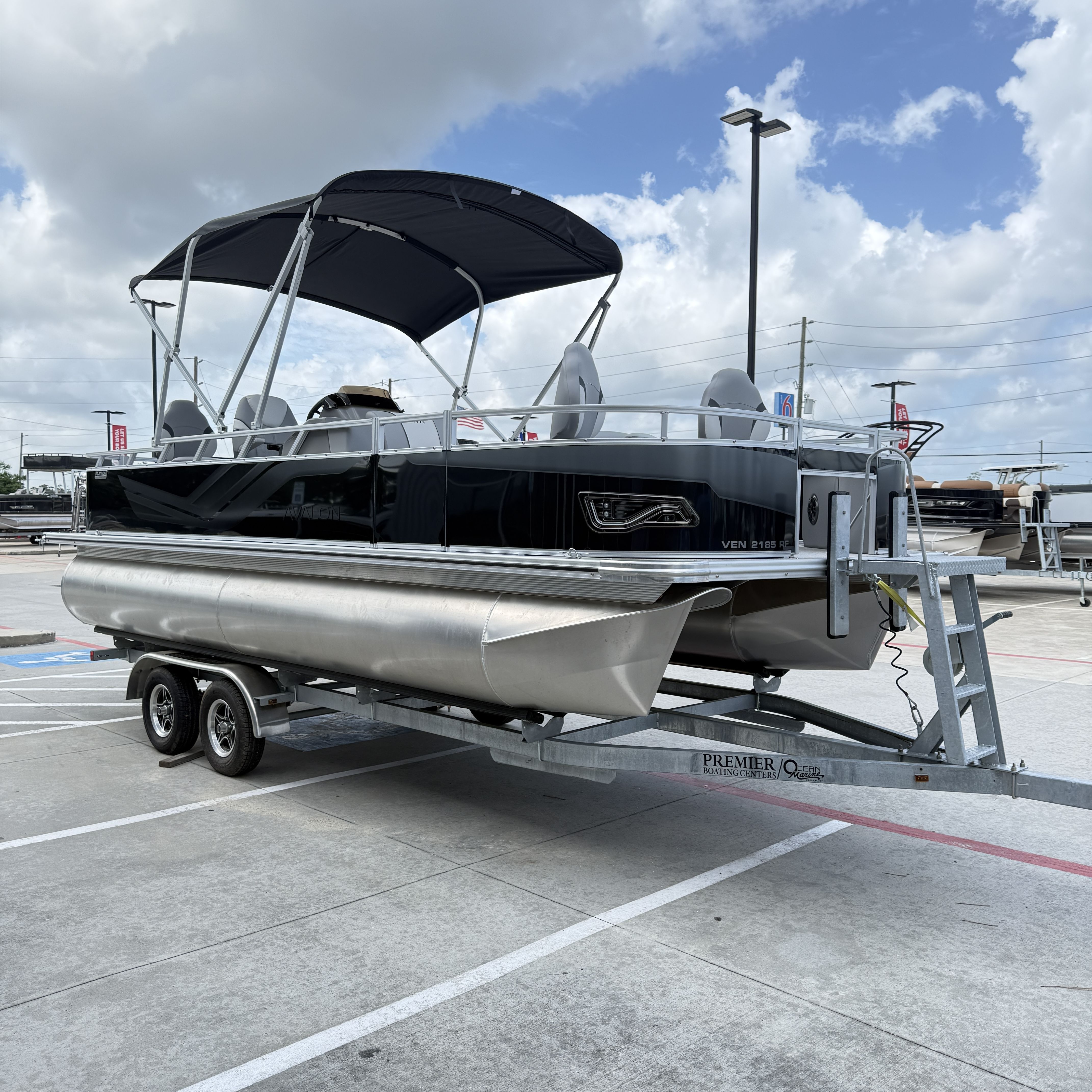 2026 Avalon Venture 85 Rear Fish - 21' - 5