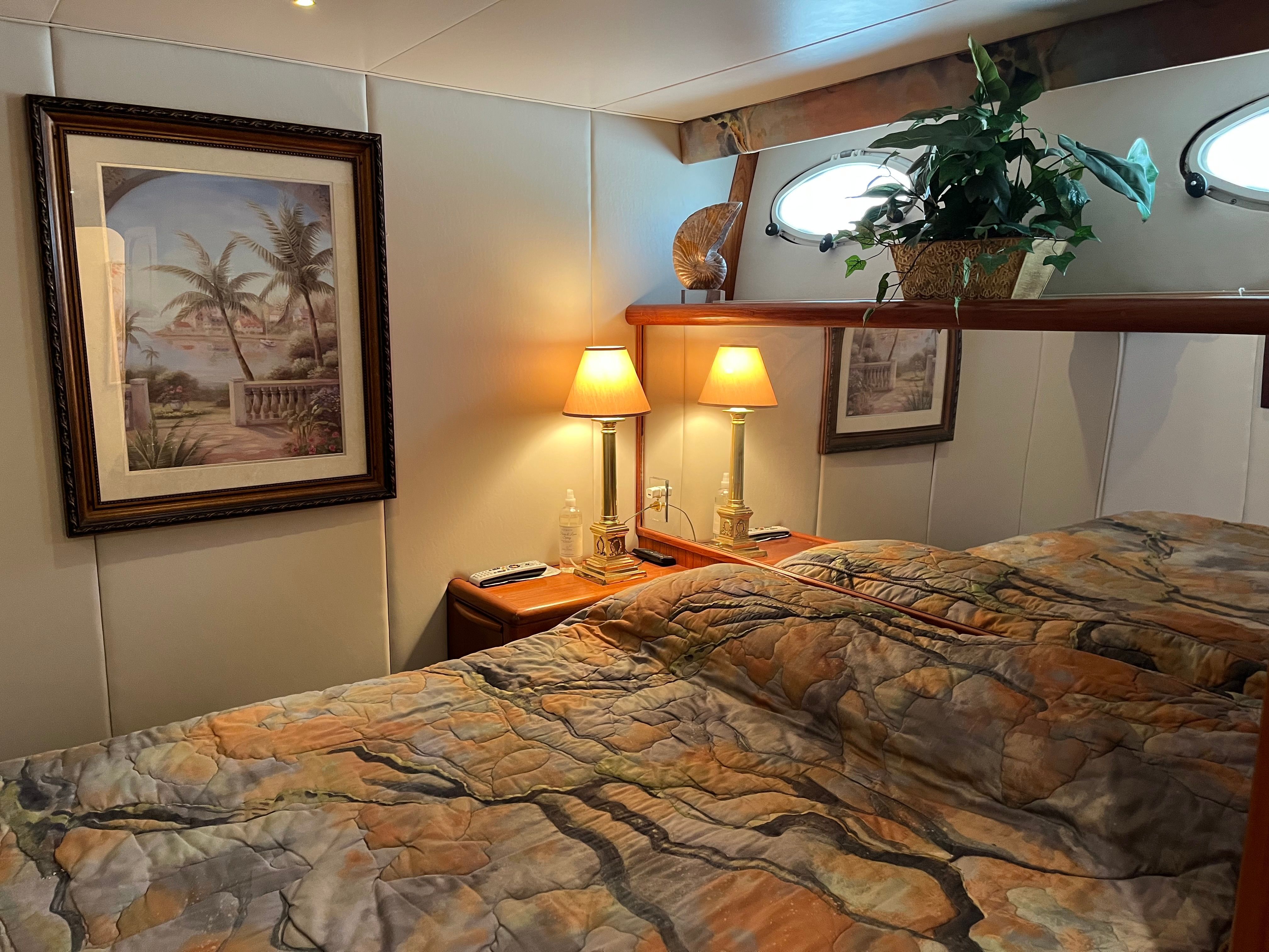 1994 Viking Motor Yacht - 10