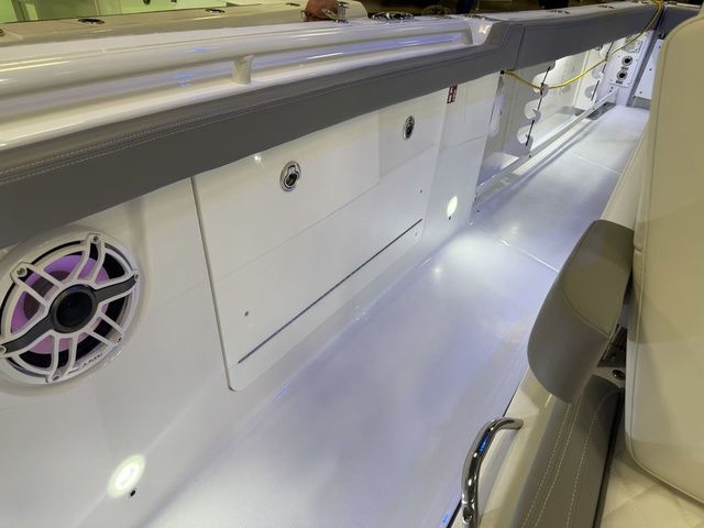 2026 Everglades 285 Center Console - 41
