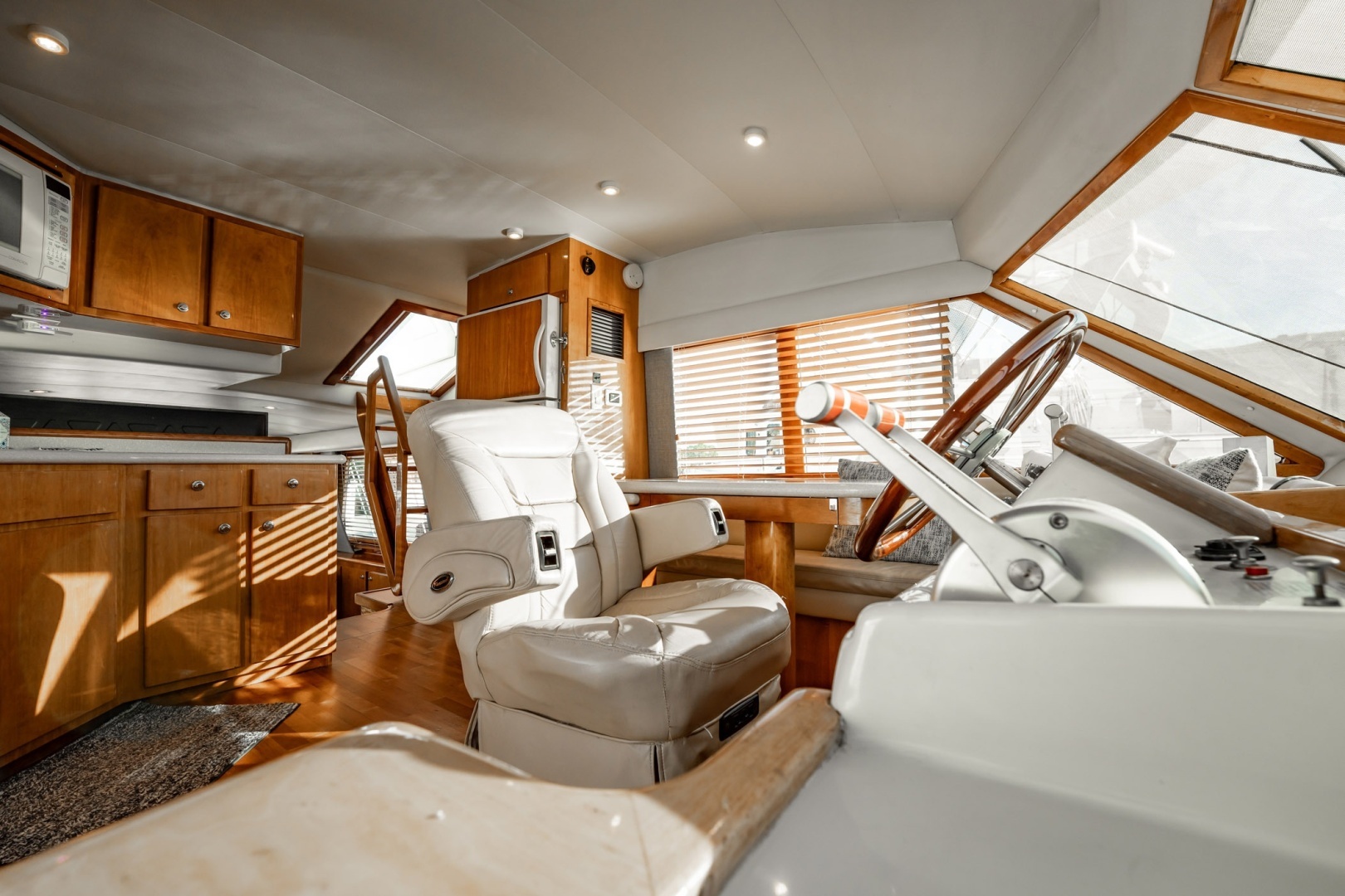2004 Navigator 5700 Rival Pilothouse - Image 28