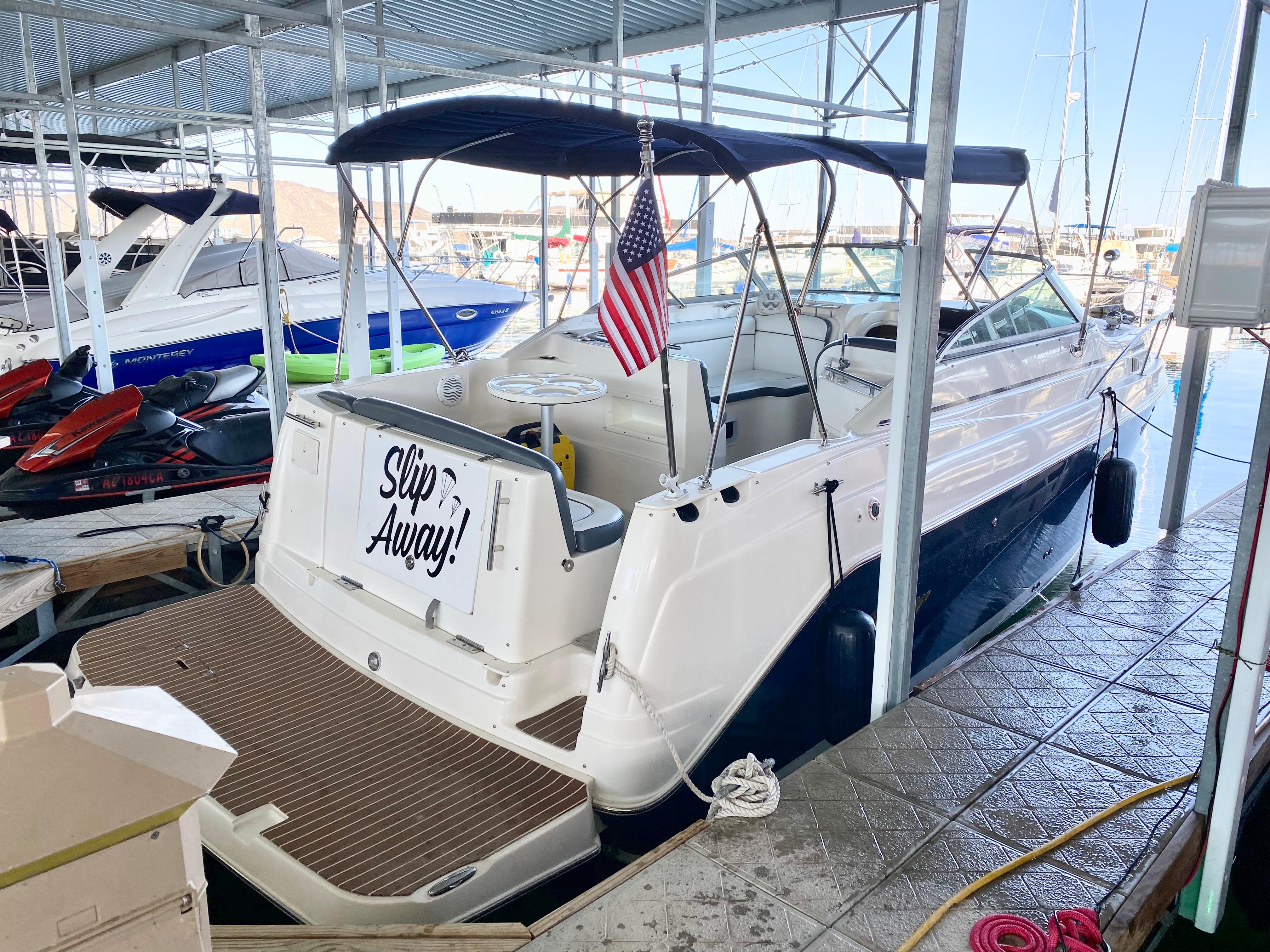 2005 Rinker 270 Express Cruiser