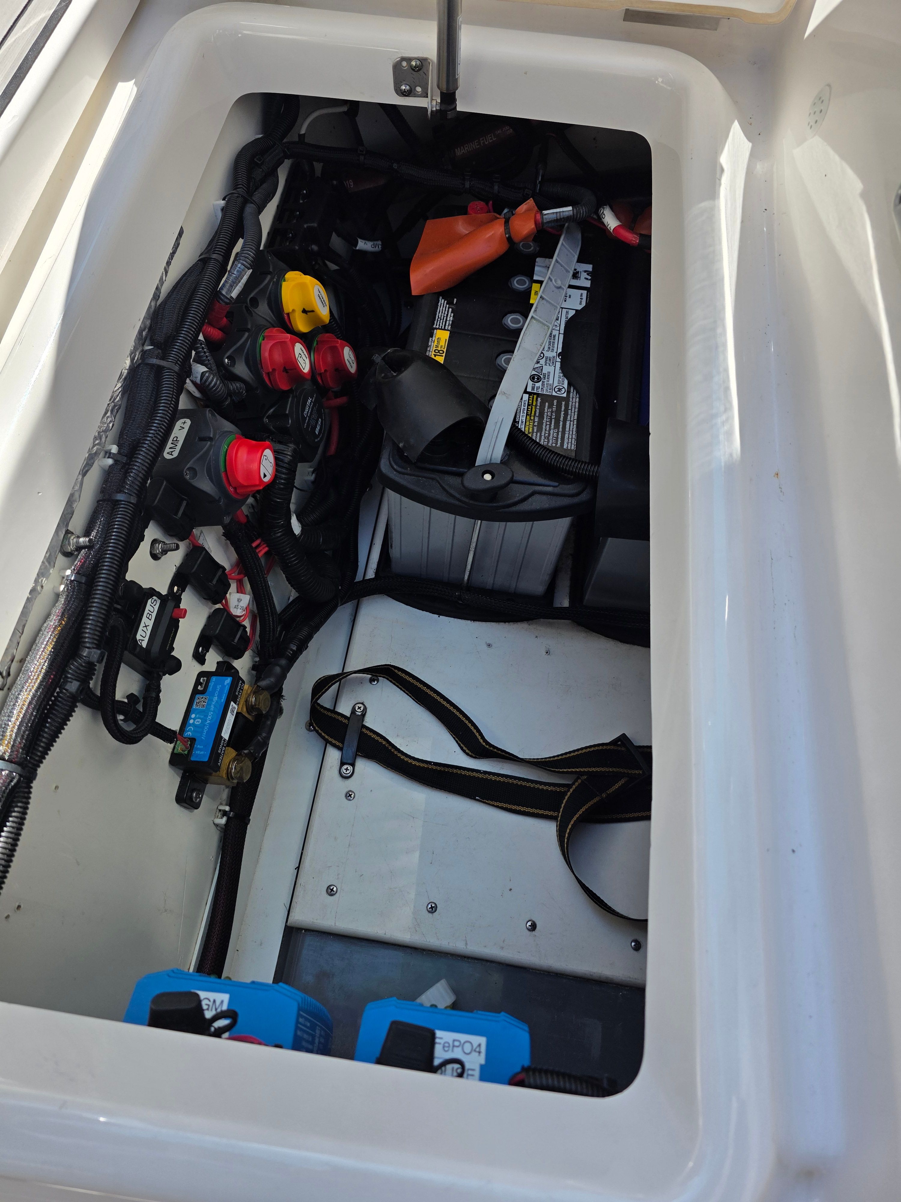 Battery compartment of a 2020 Yamaha 210 FSH Sport boat.